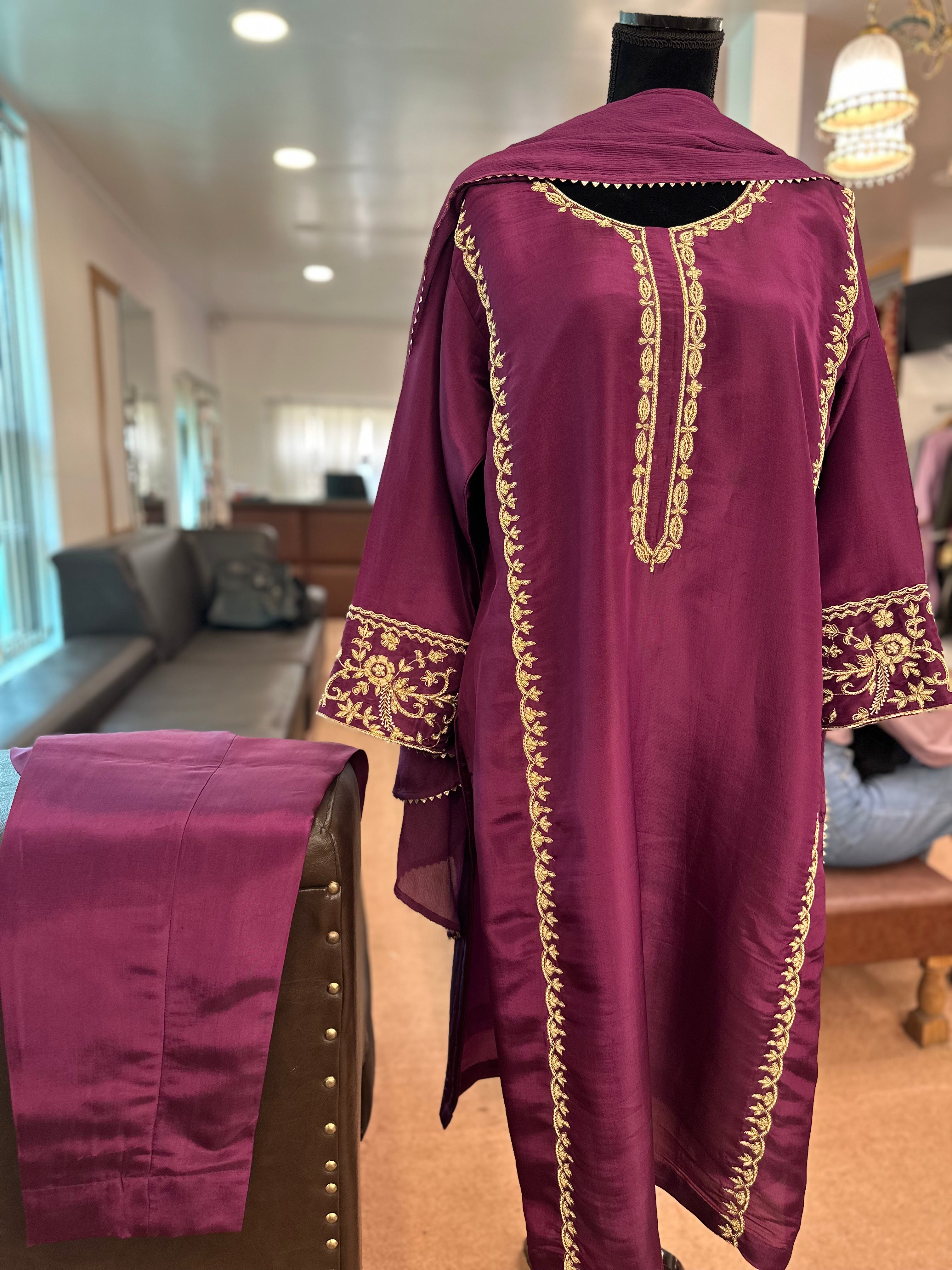 Handembroidered Kurta set pbks384