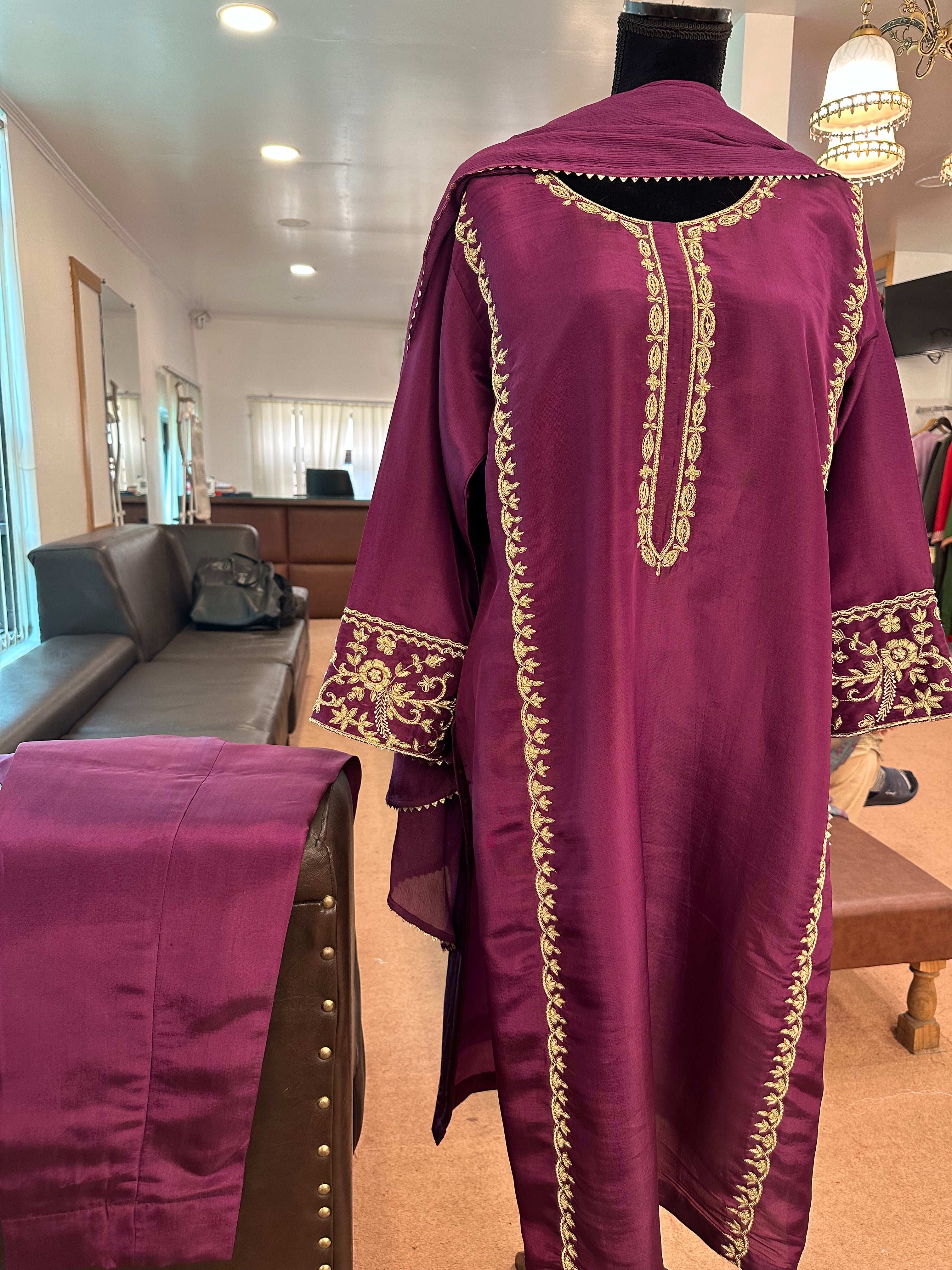 Handembroidered Kurta set pbks384