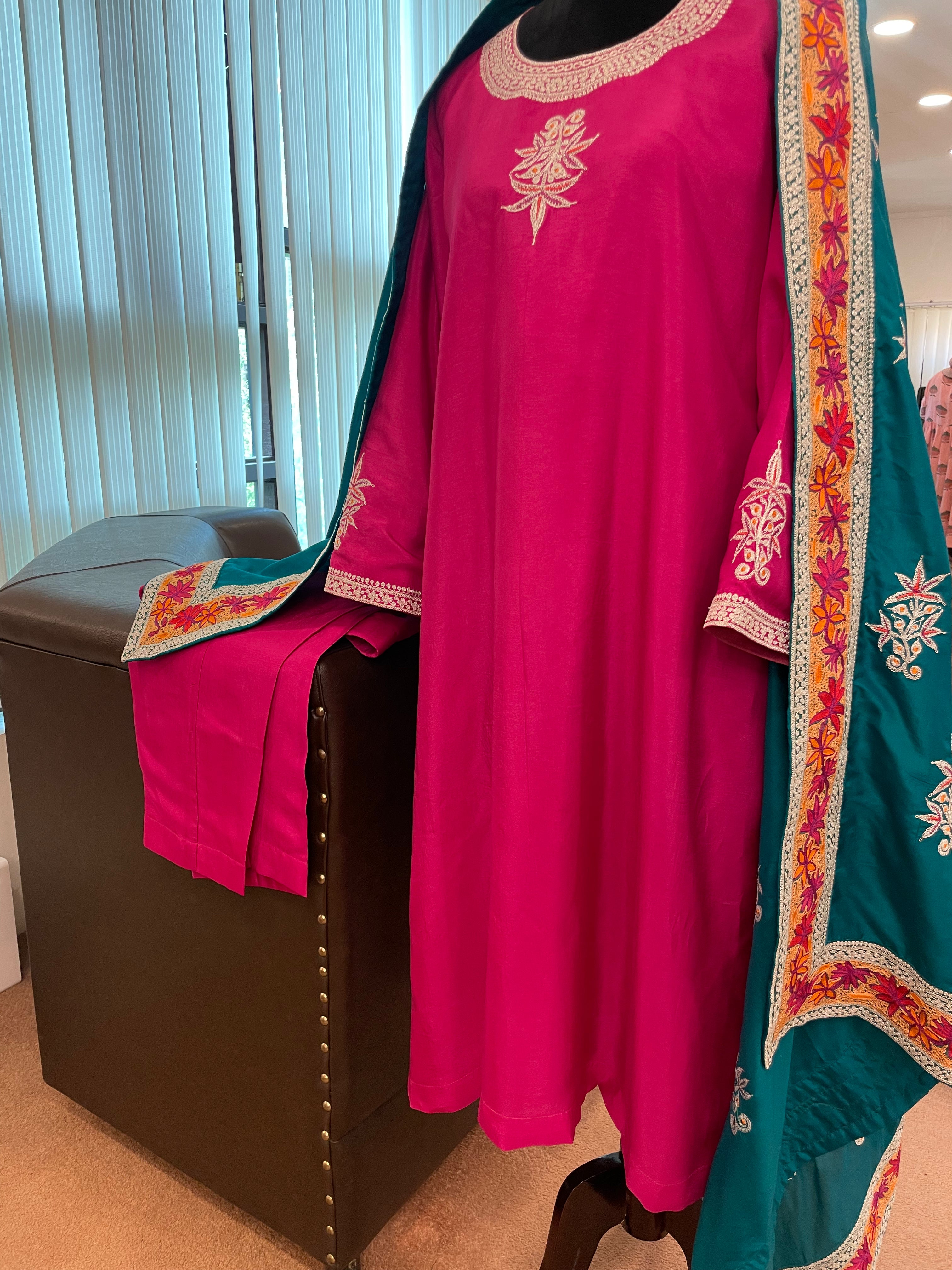 Tilla kurta set with shawl