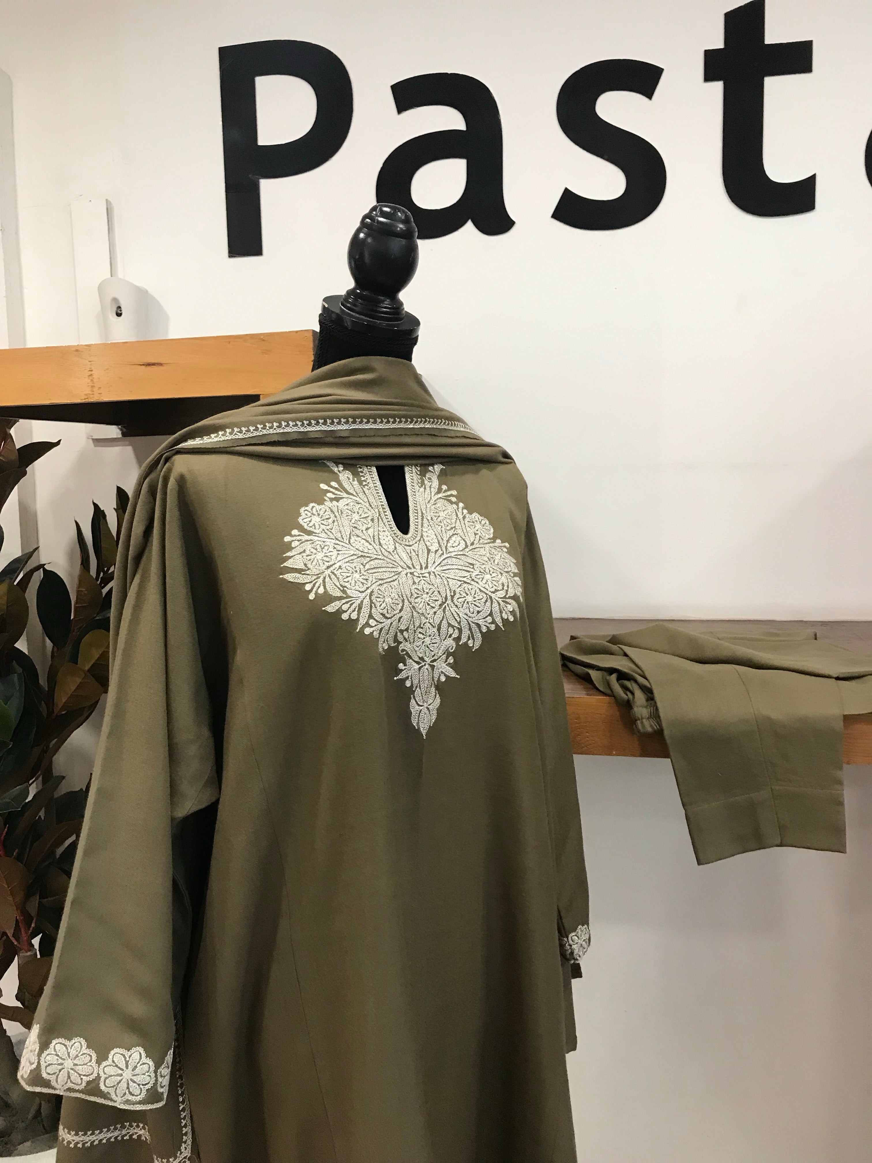 Pure pashmina and pure wool blend pheran set 3pc with Handcrafted Tilla