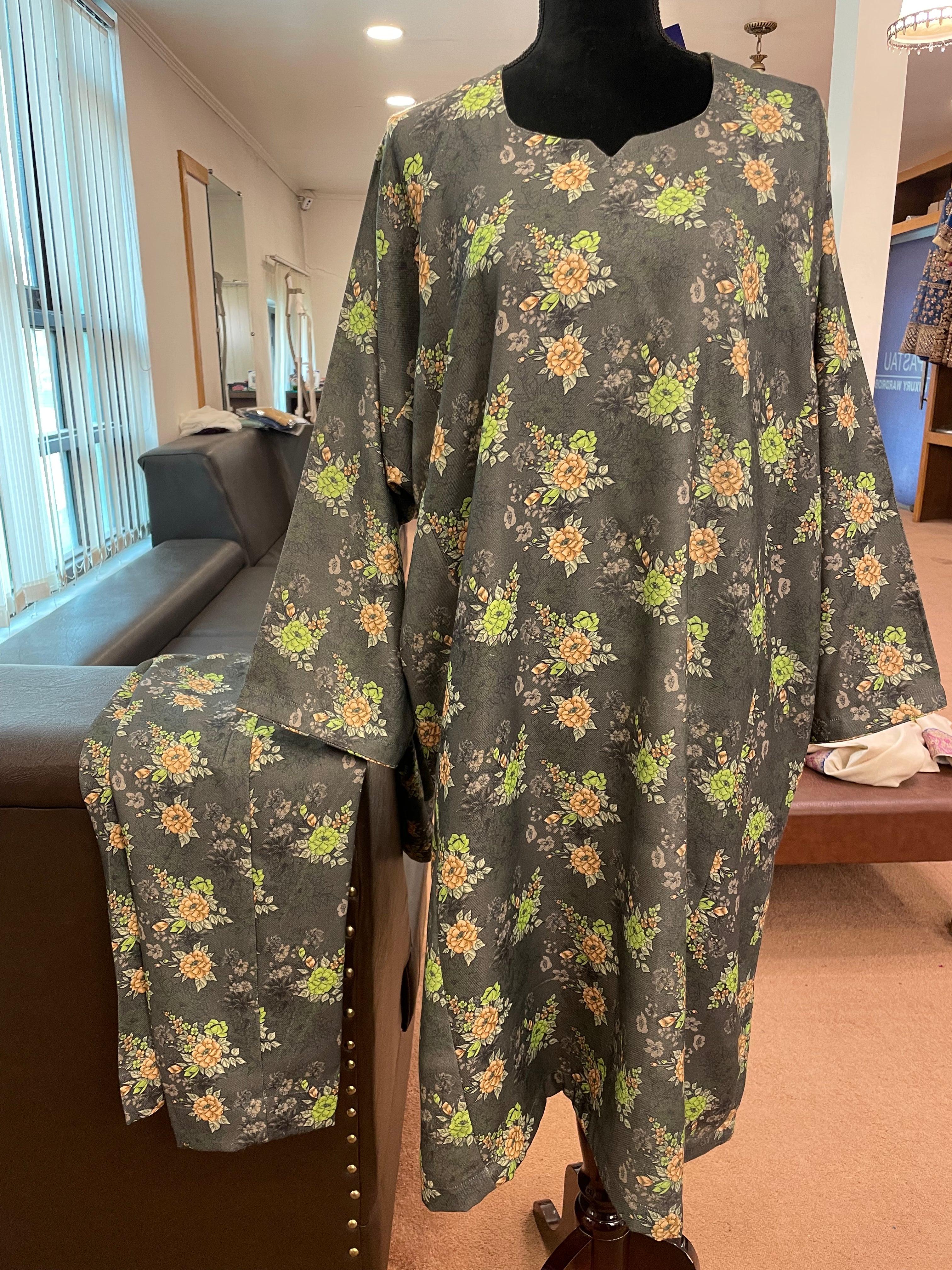 Printed wool pheran set