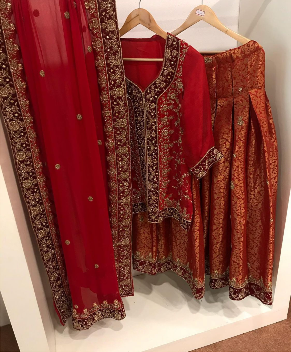 Handembroidered Dress - Pastau