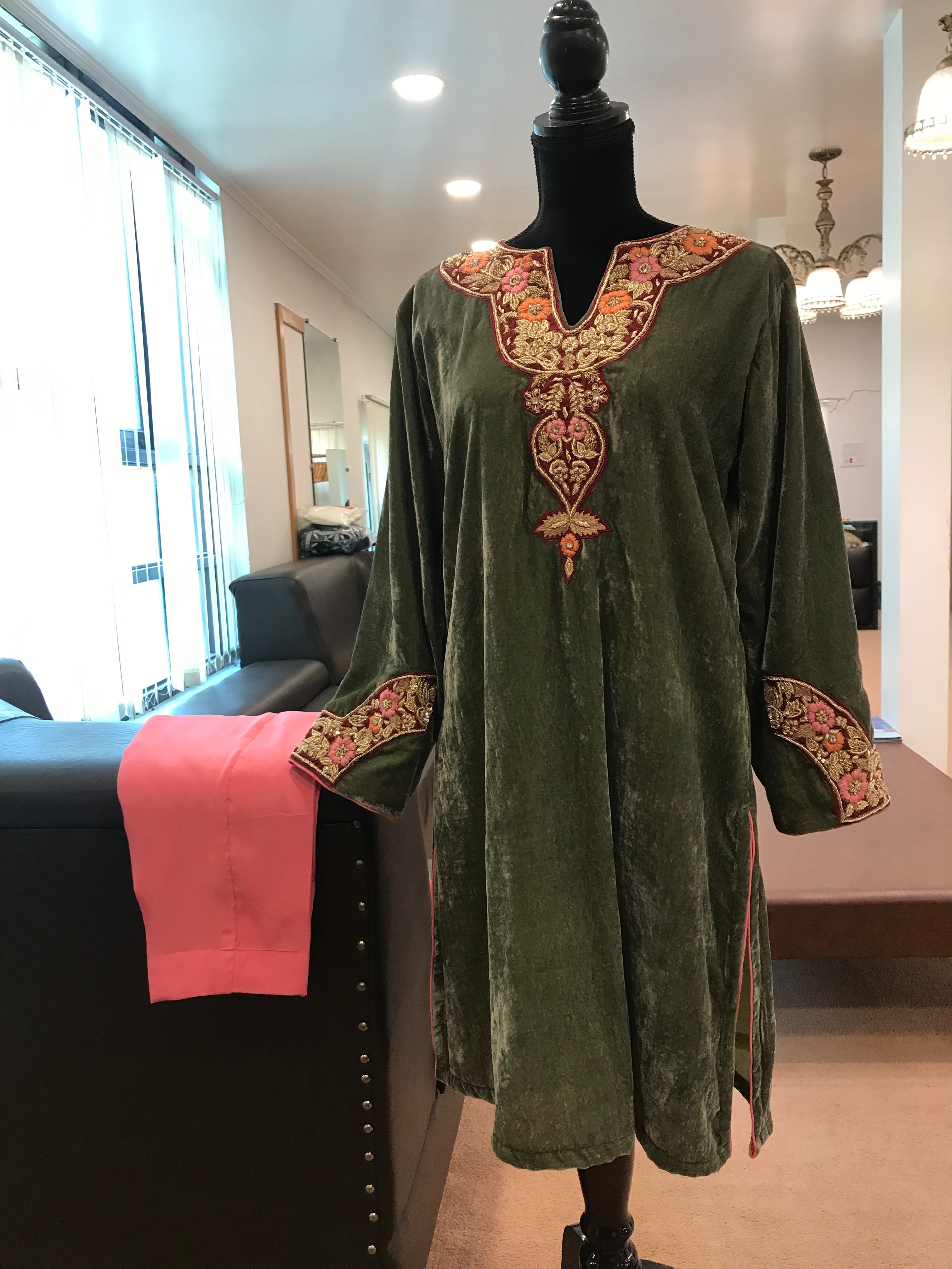 Hand embroidered Kurta set 2pc stitched