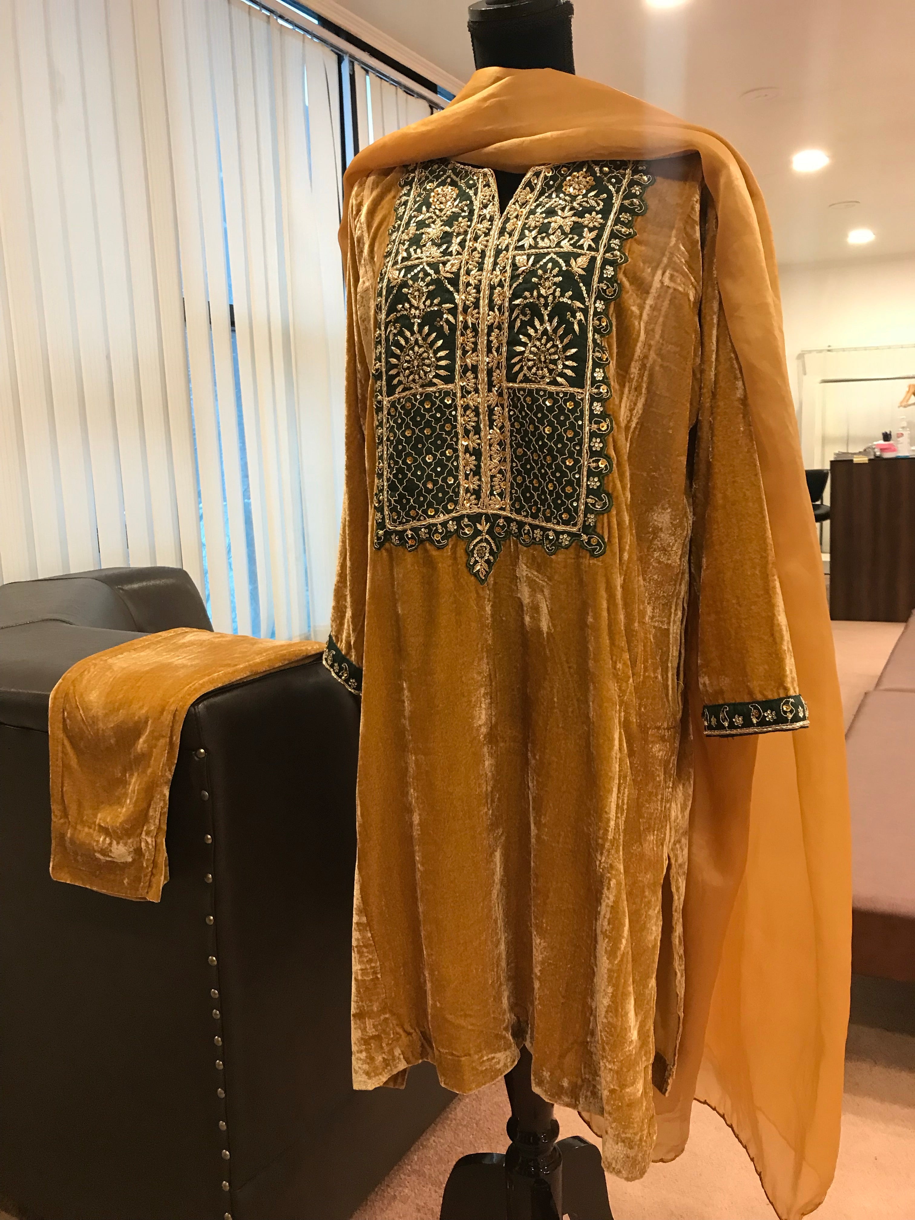 Handembroidered pheran set 3pc