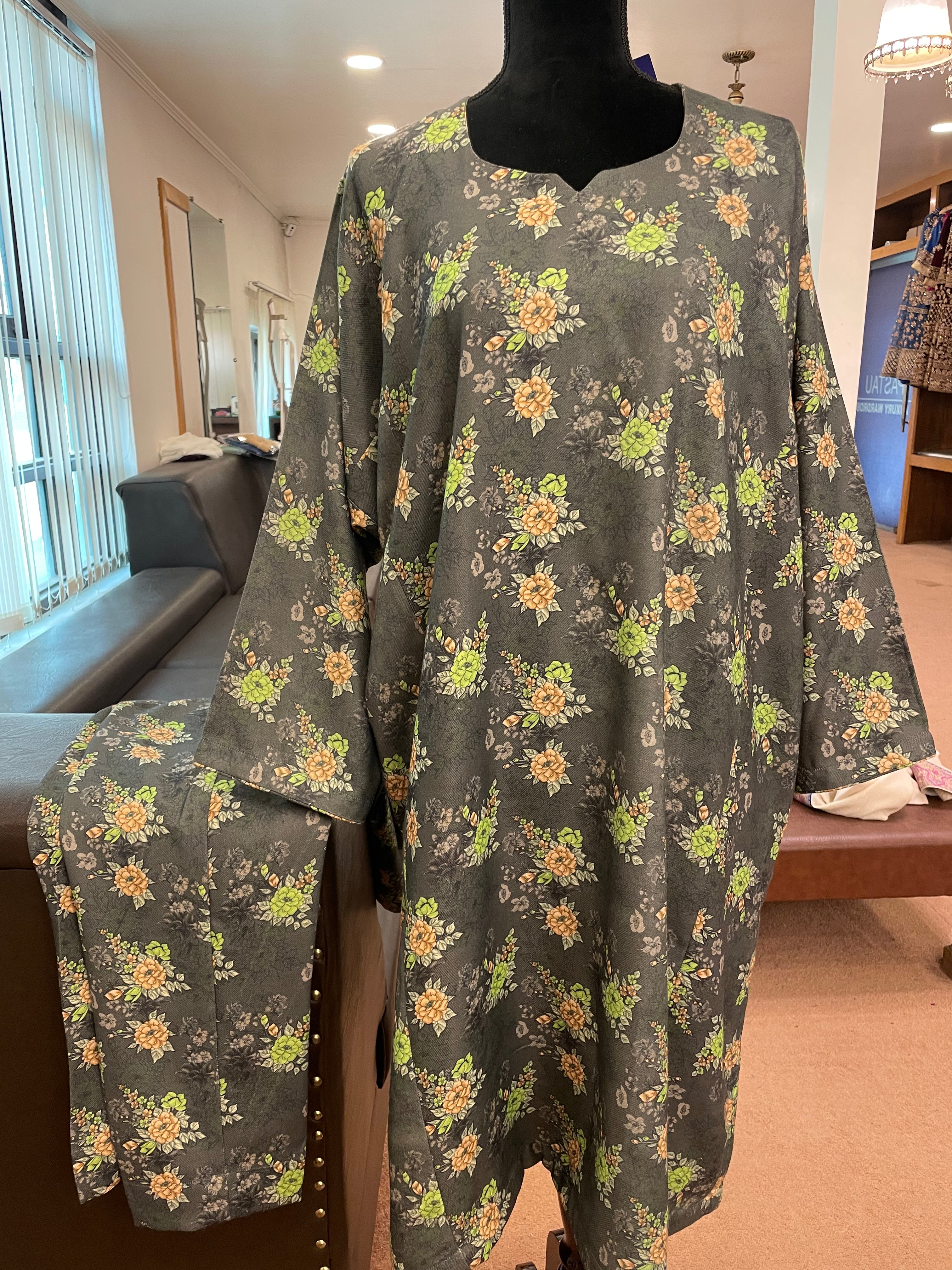 Printed wool pheran set