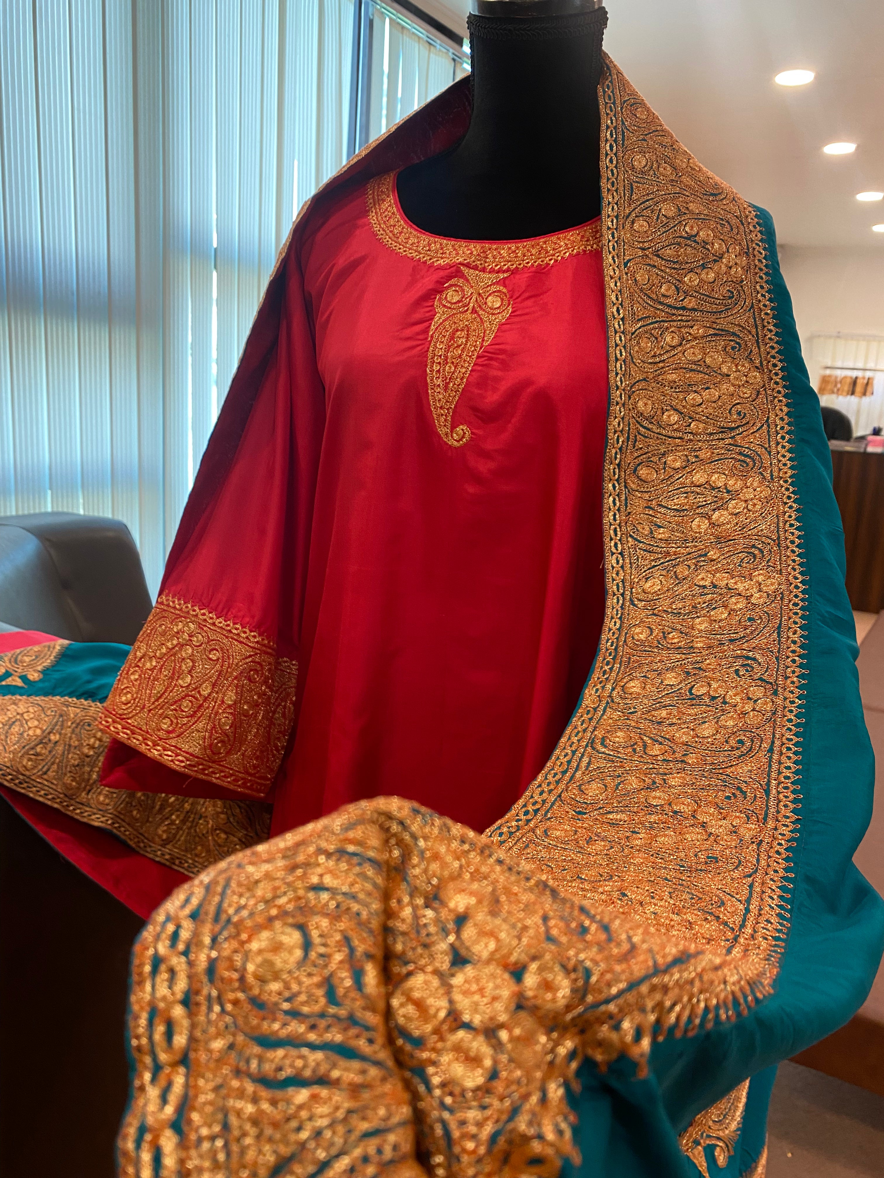 Kashmiri Machinetilla 3 piece suit MTKS001