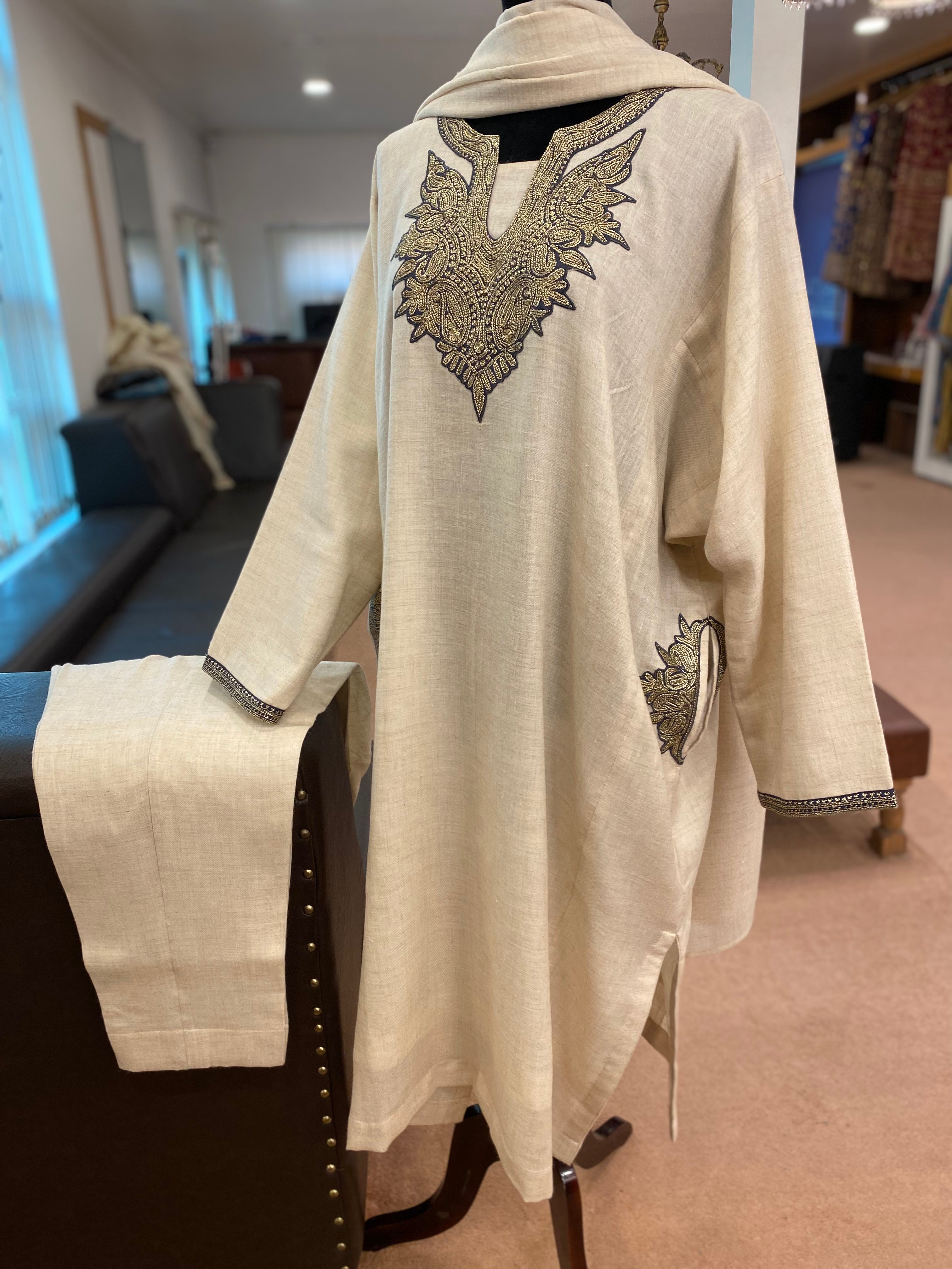 Pure pashmina blend Hand Tilla pheran set