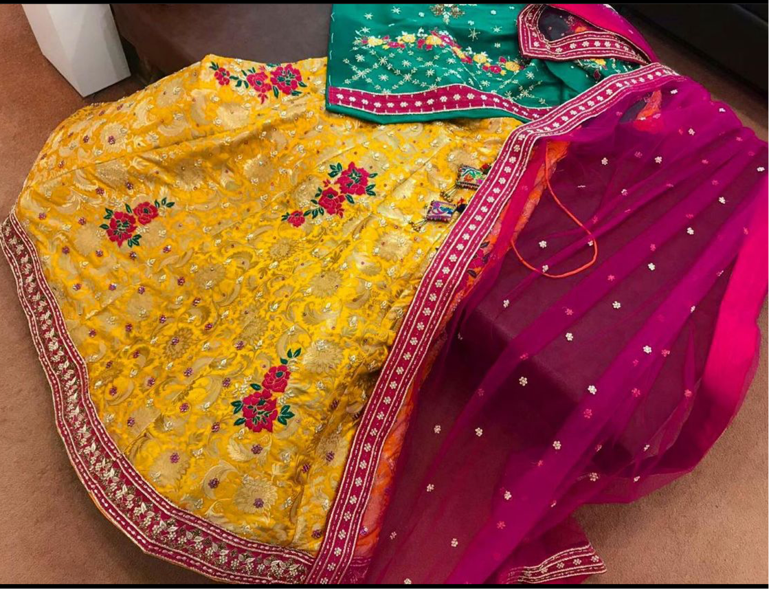 Handembroidered bridal Ensemble - Pastau