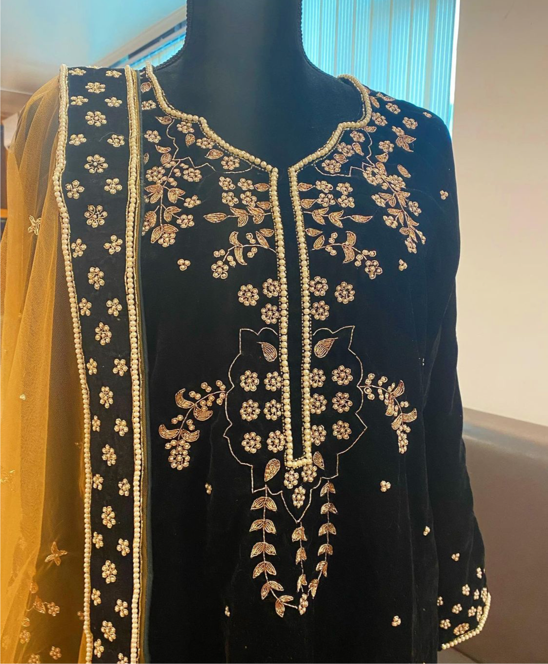 Handembroidered 3 pc suit - Pastau