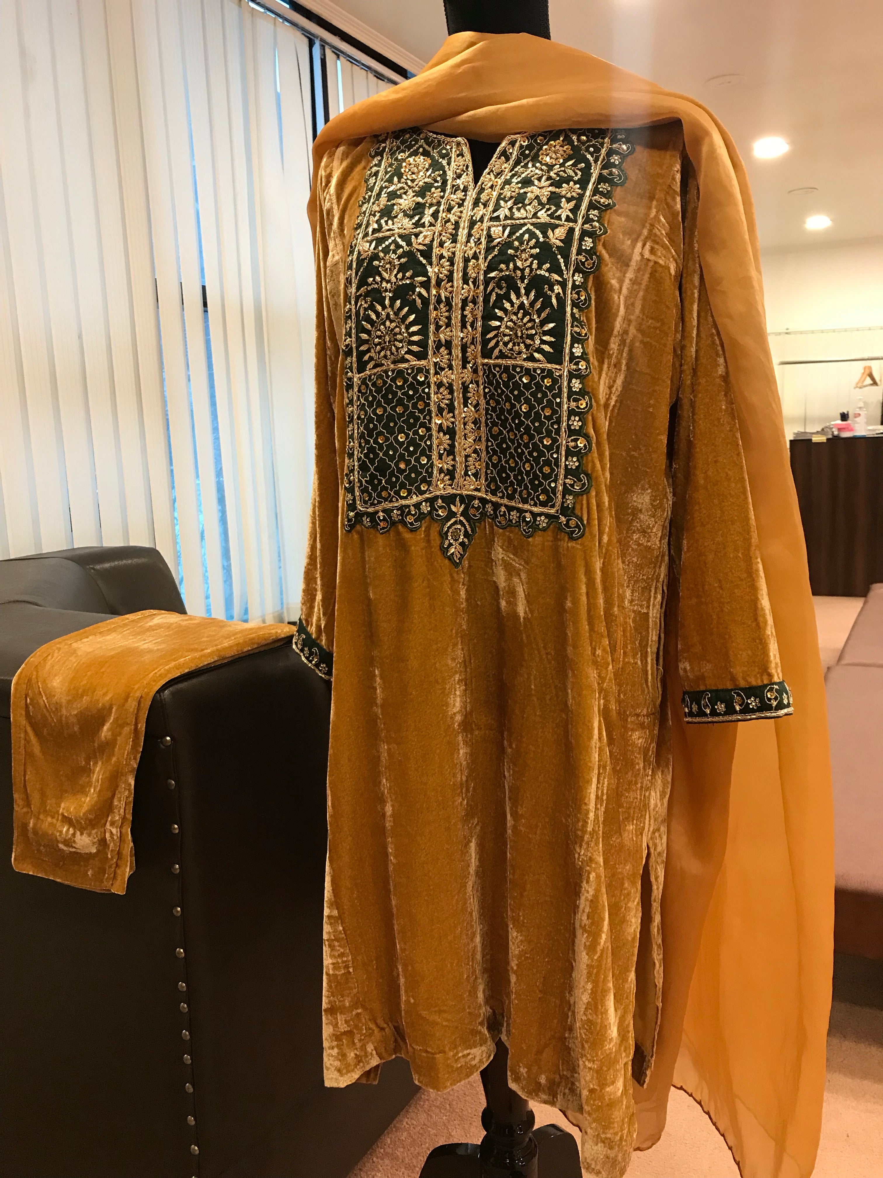 Handembroidered pheran set 3pc