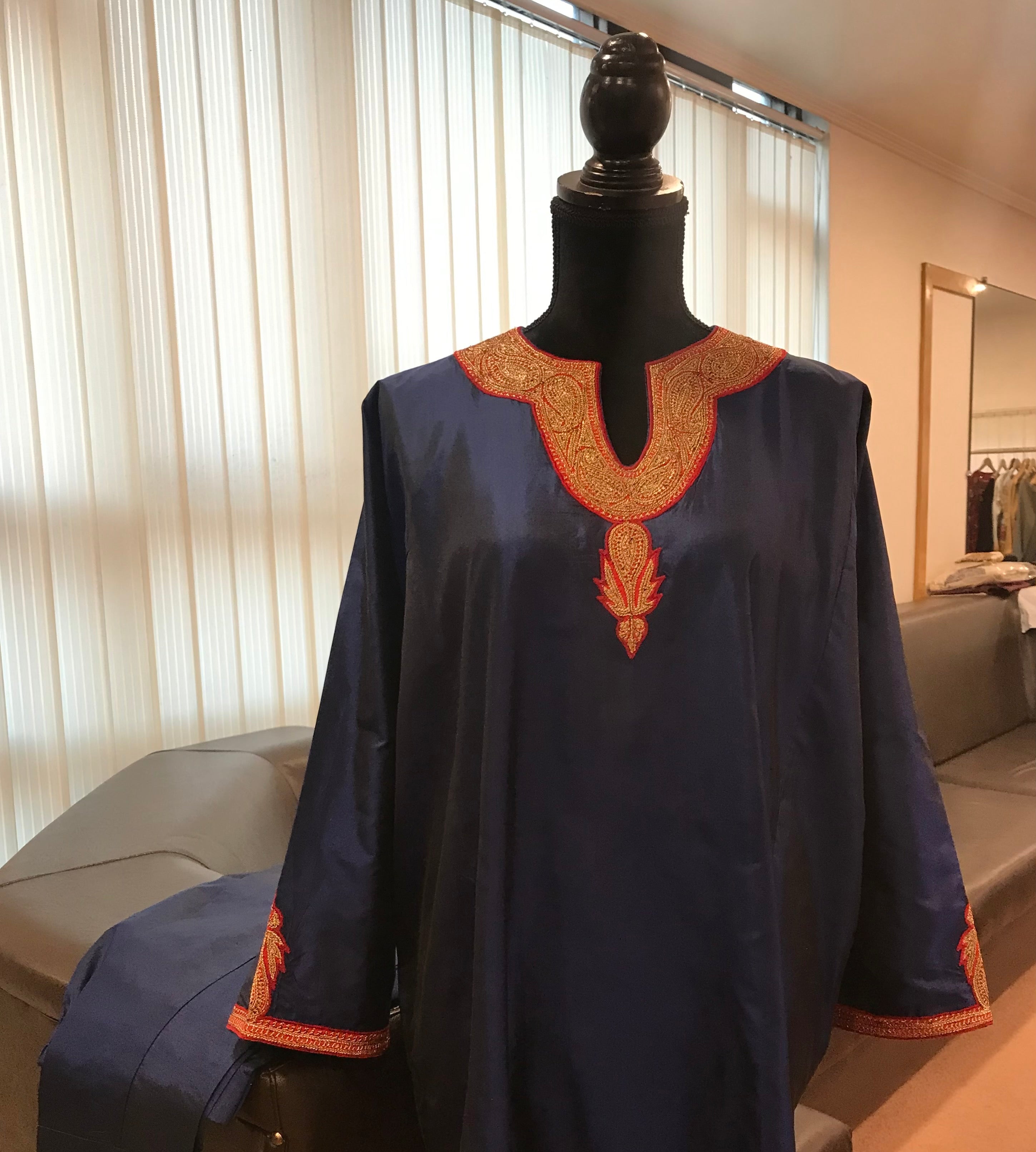 Hand tilla pure silk 2pc pheran set stitched.