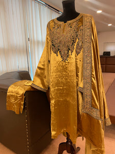 Velvet machinetilla pheran set