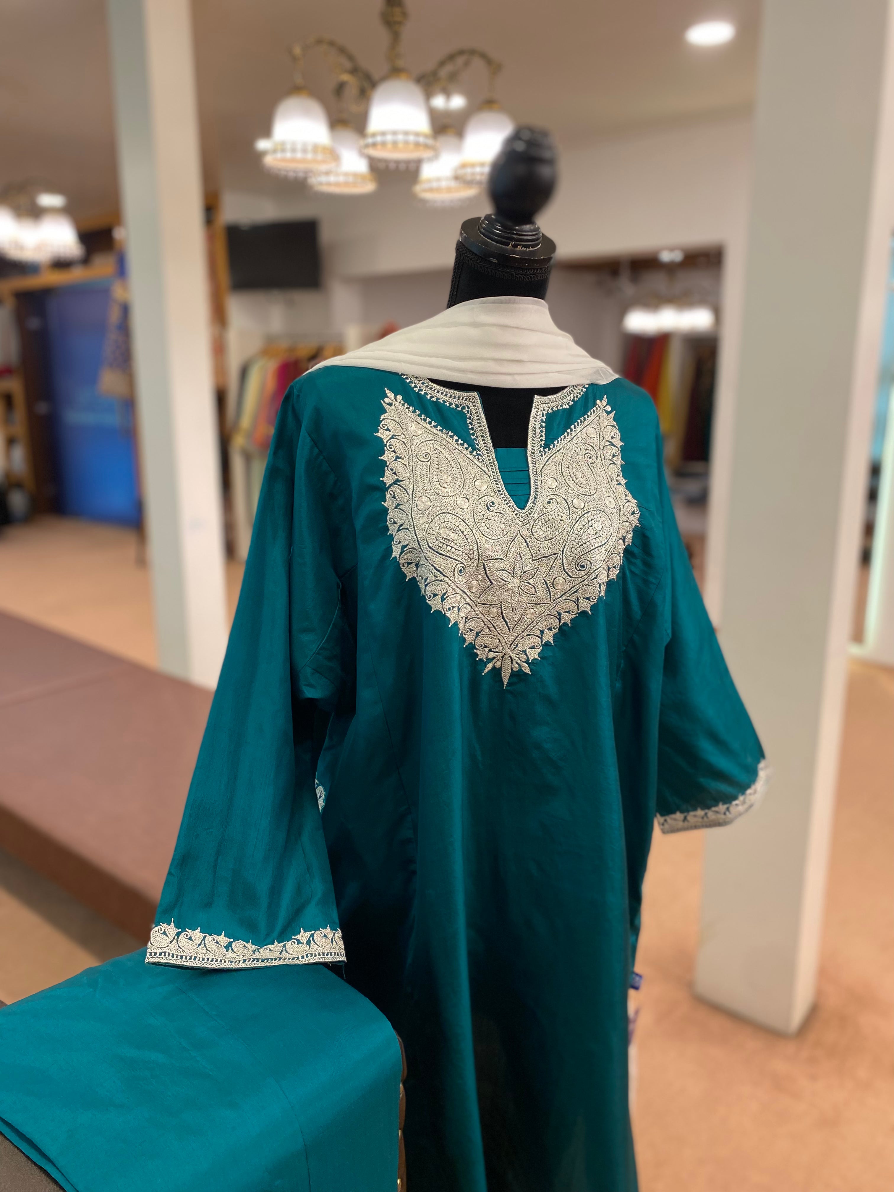 Hand tilla Pheran set 3pc stitched