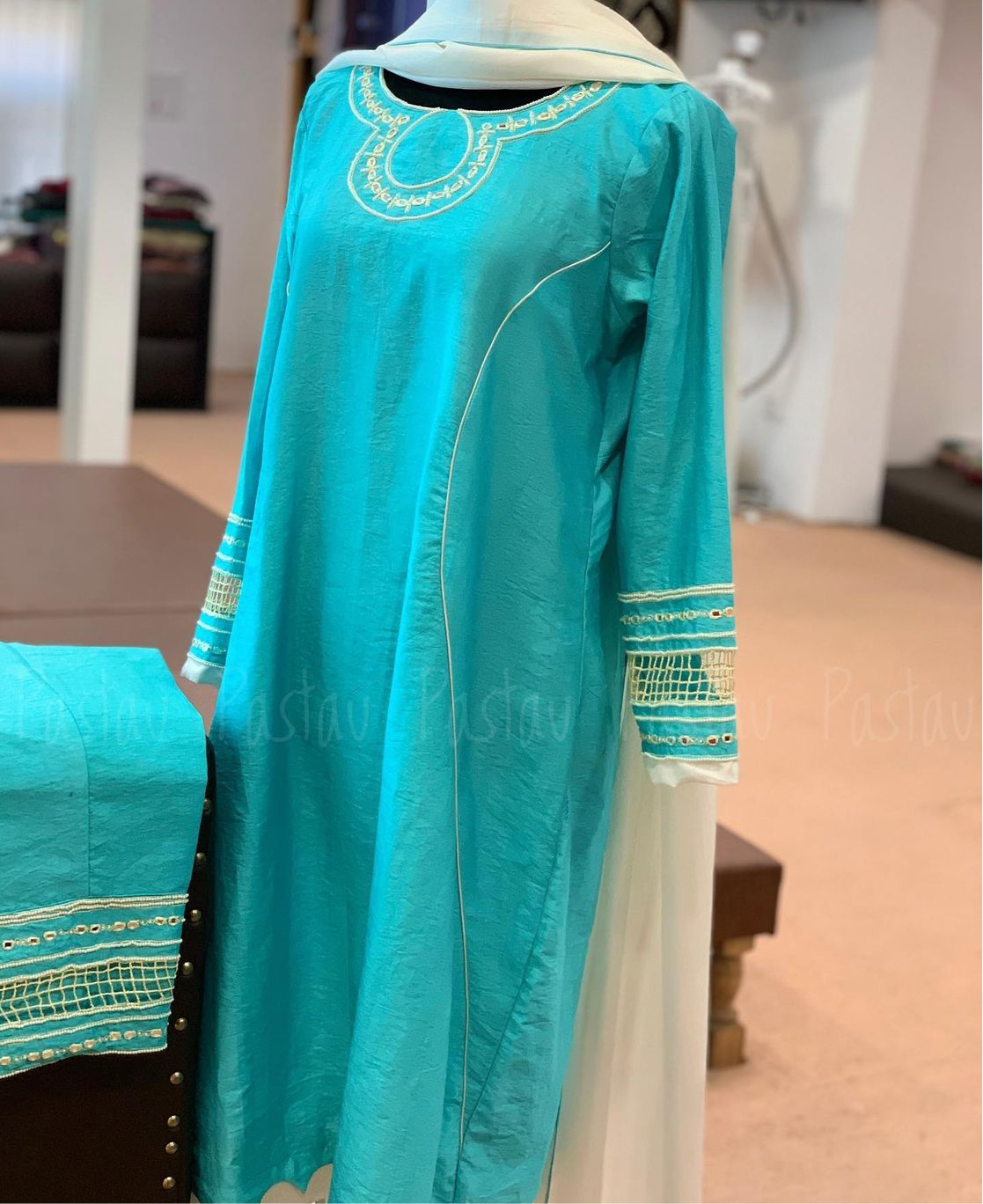 Handembroidered A line dress - Pastau