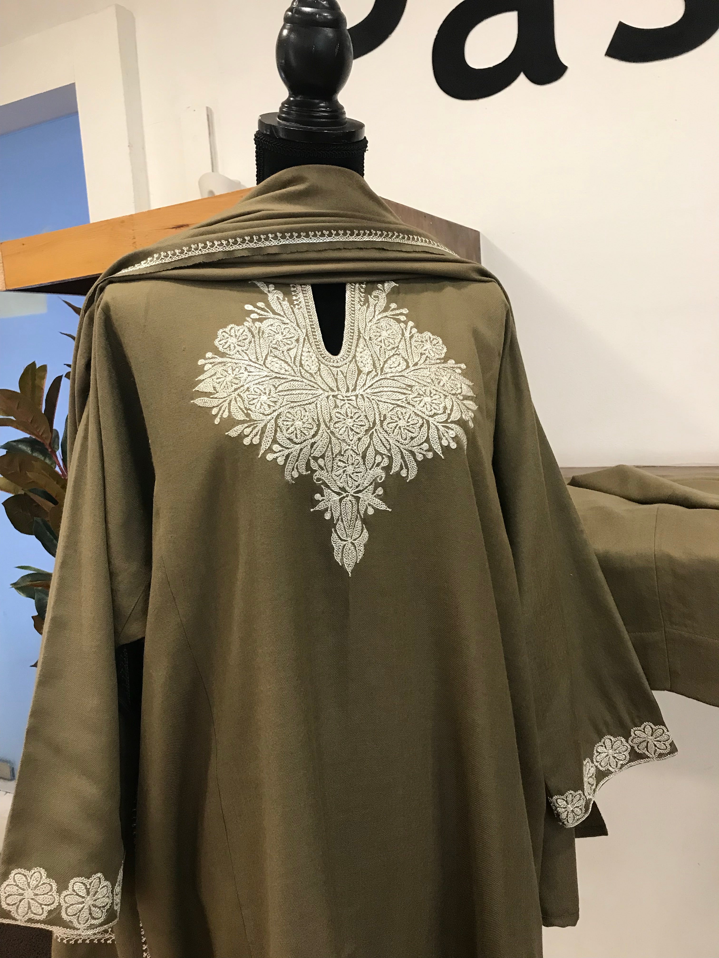 Pure pashmina and pure wool blend pheran set 3pc with Handcrafted Tilla