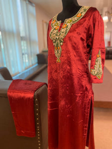 Hand embroidered velvet kurta set 2pc