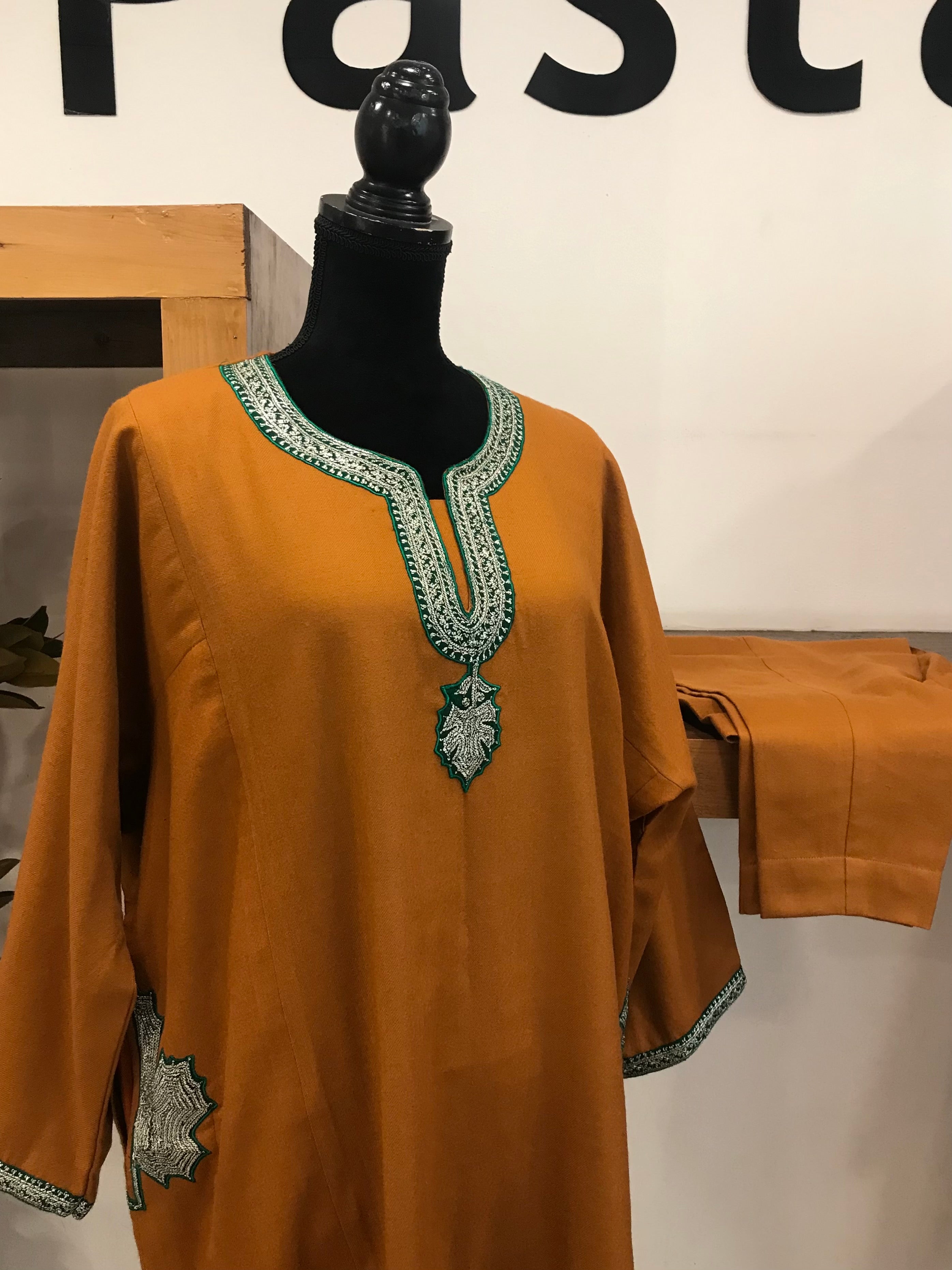 Pure pashmina and pure wool blend Pheran set 2pc with Handcrafted Till PWB134