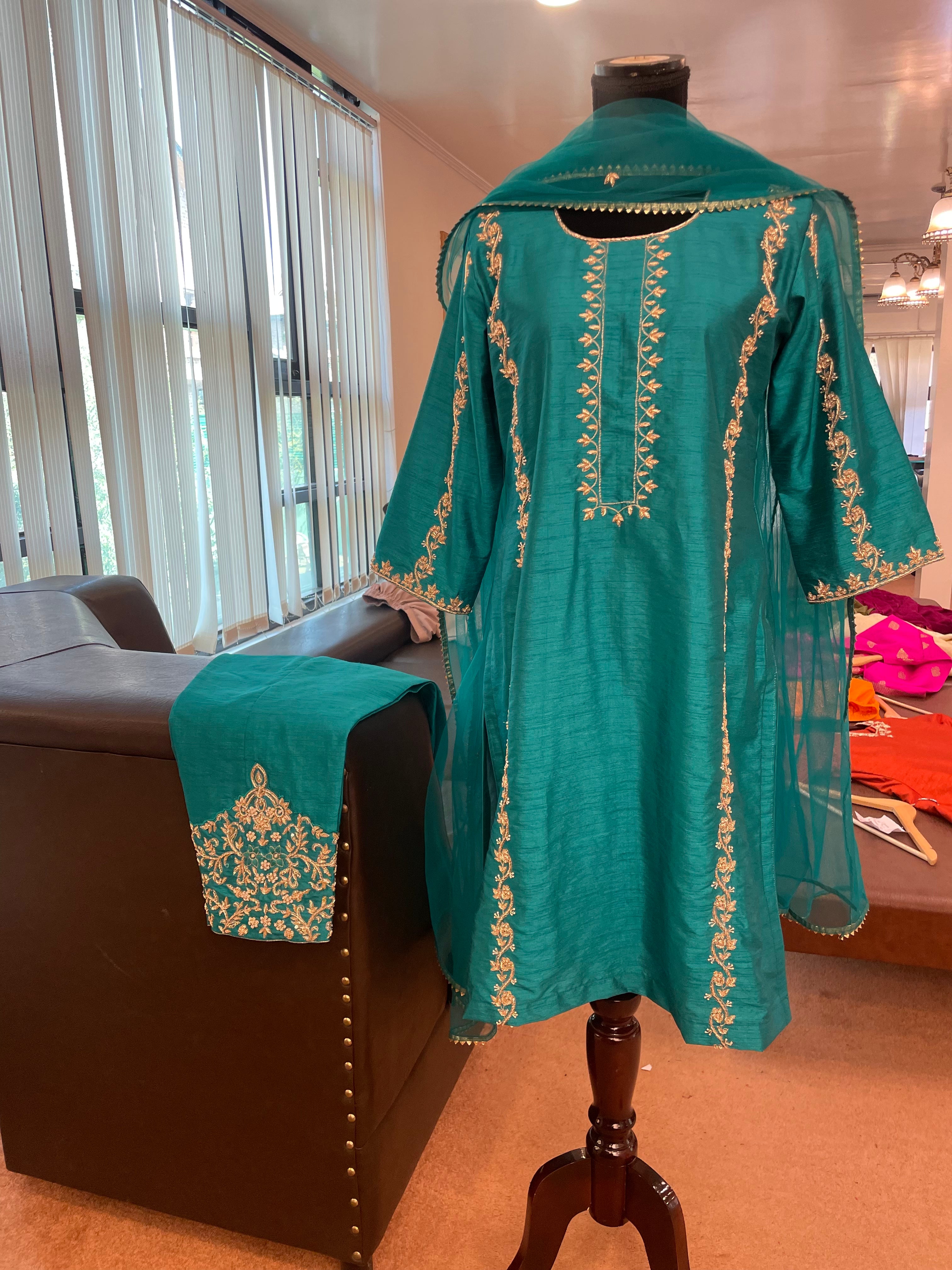 Teal Handembroidered kurta set 3 pc.