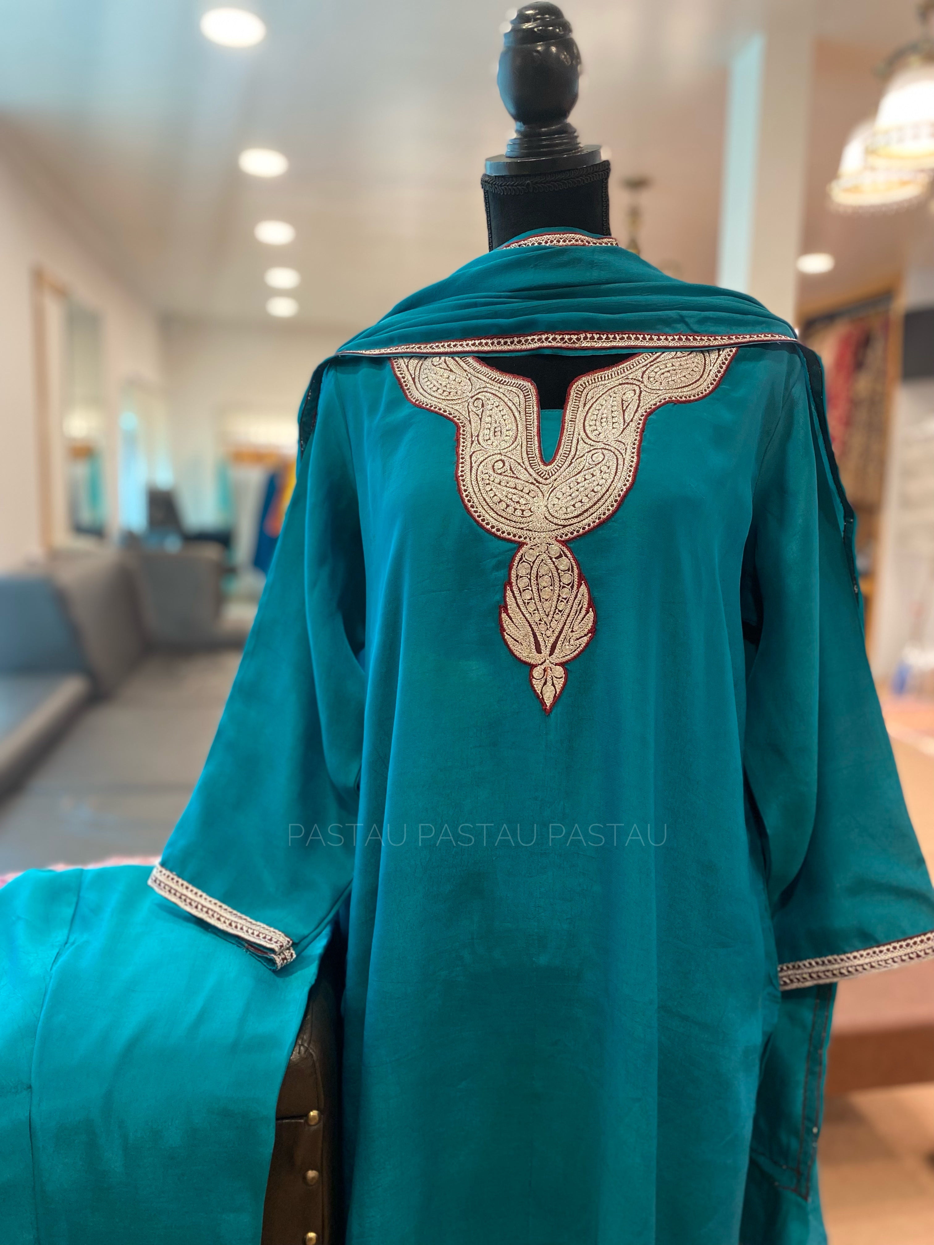 Hand Tilla crepe 3pc stitched