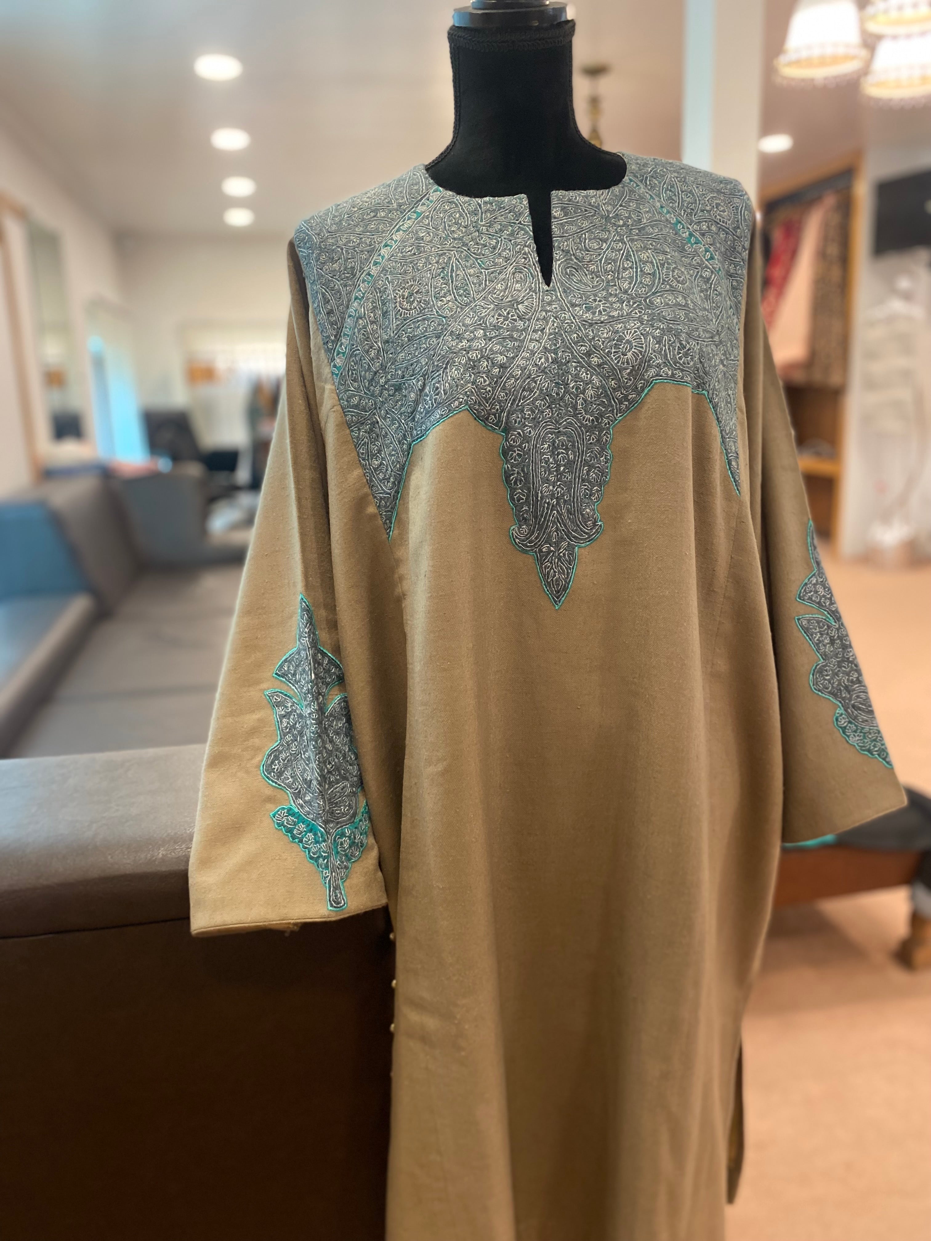 Purepashmina count blend pheran with handsozni PCB01