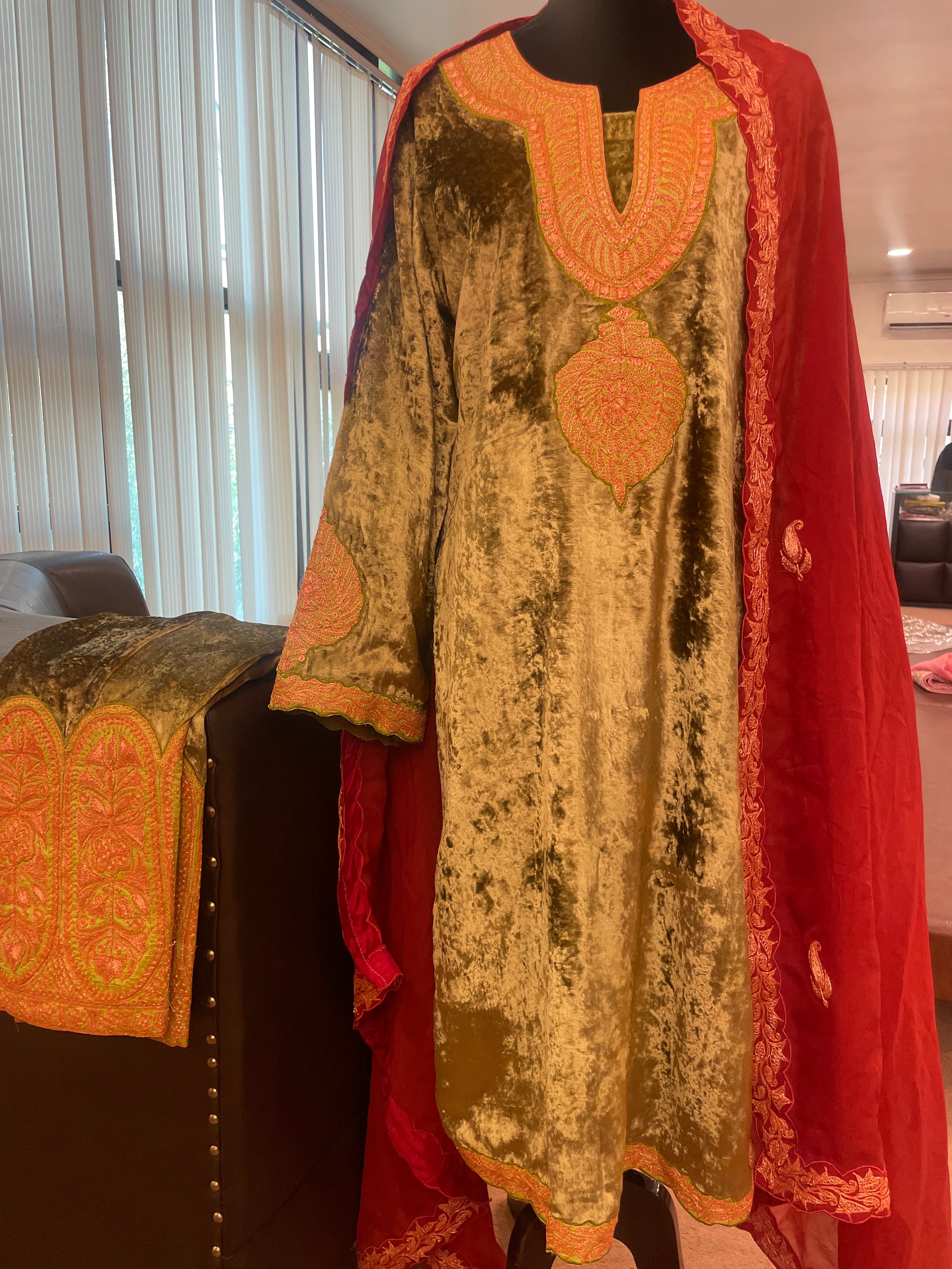 Kashmiri tilla kurta set