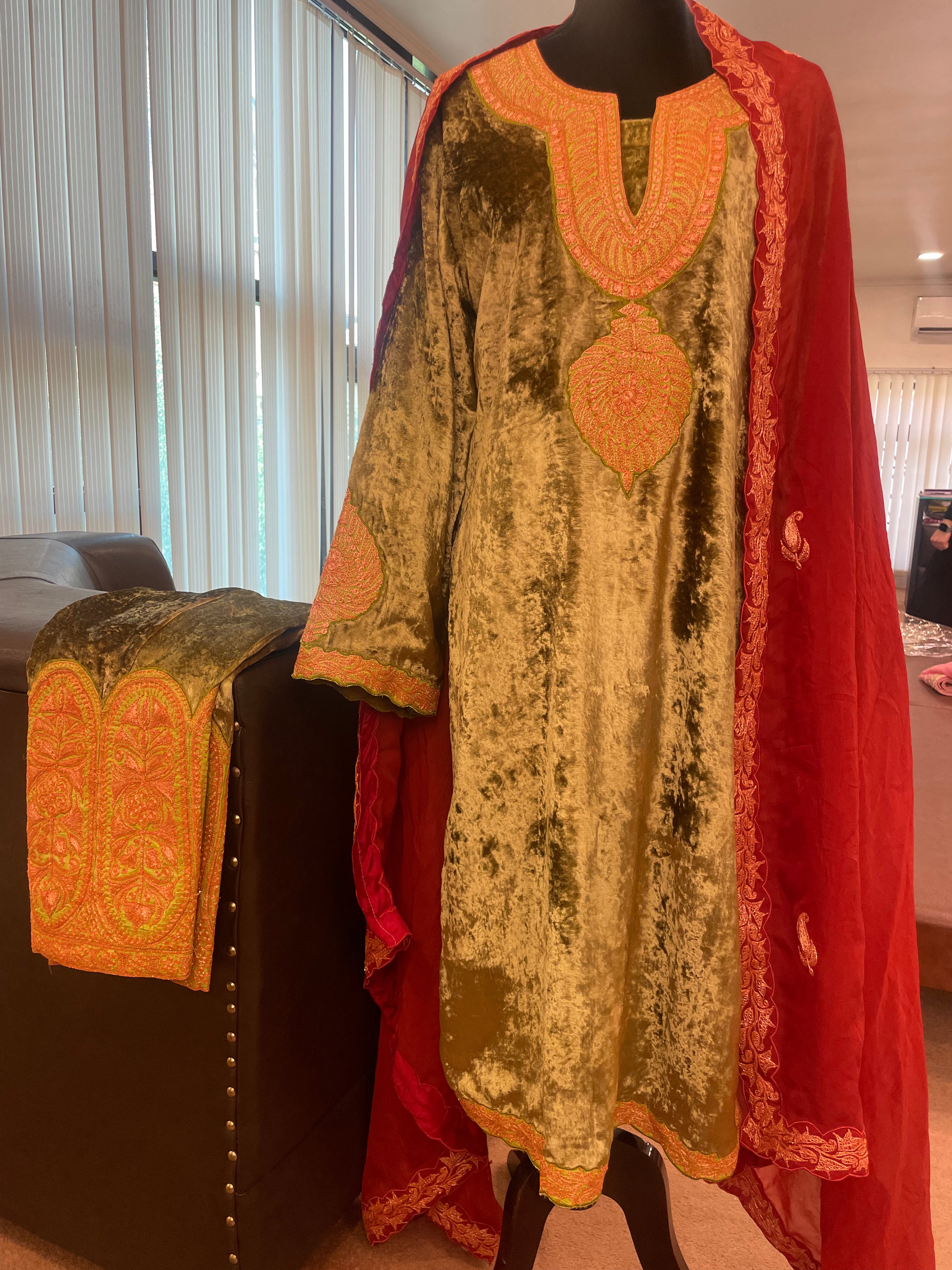 Kashmiri tilla kurta set