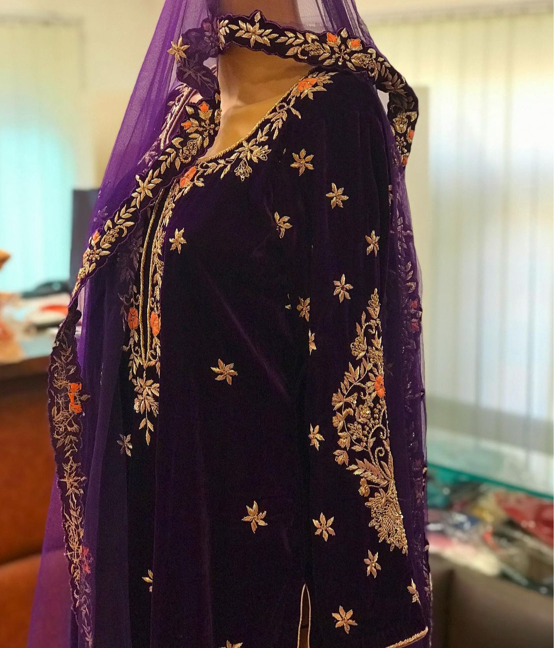 Hand embroidered dress - Pastau