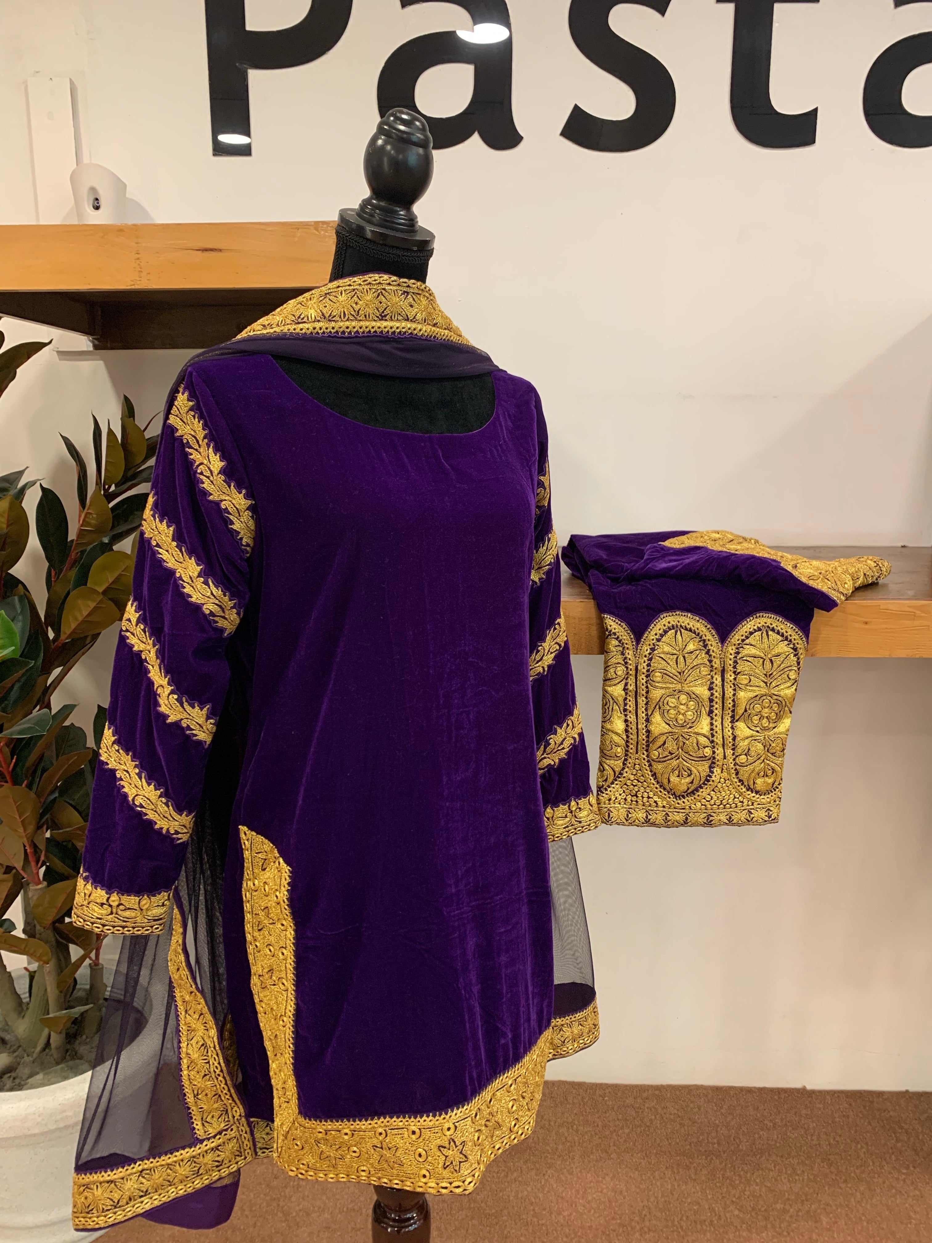 Velvet dress with machine Tilla