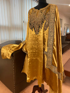 Velvet machinetilla pheran set