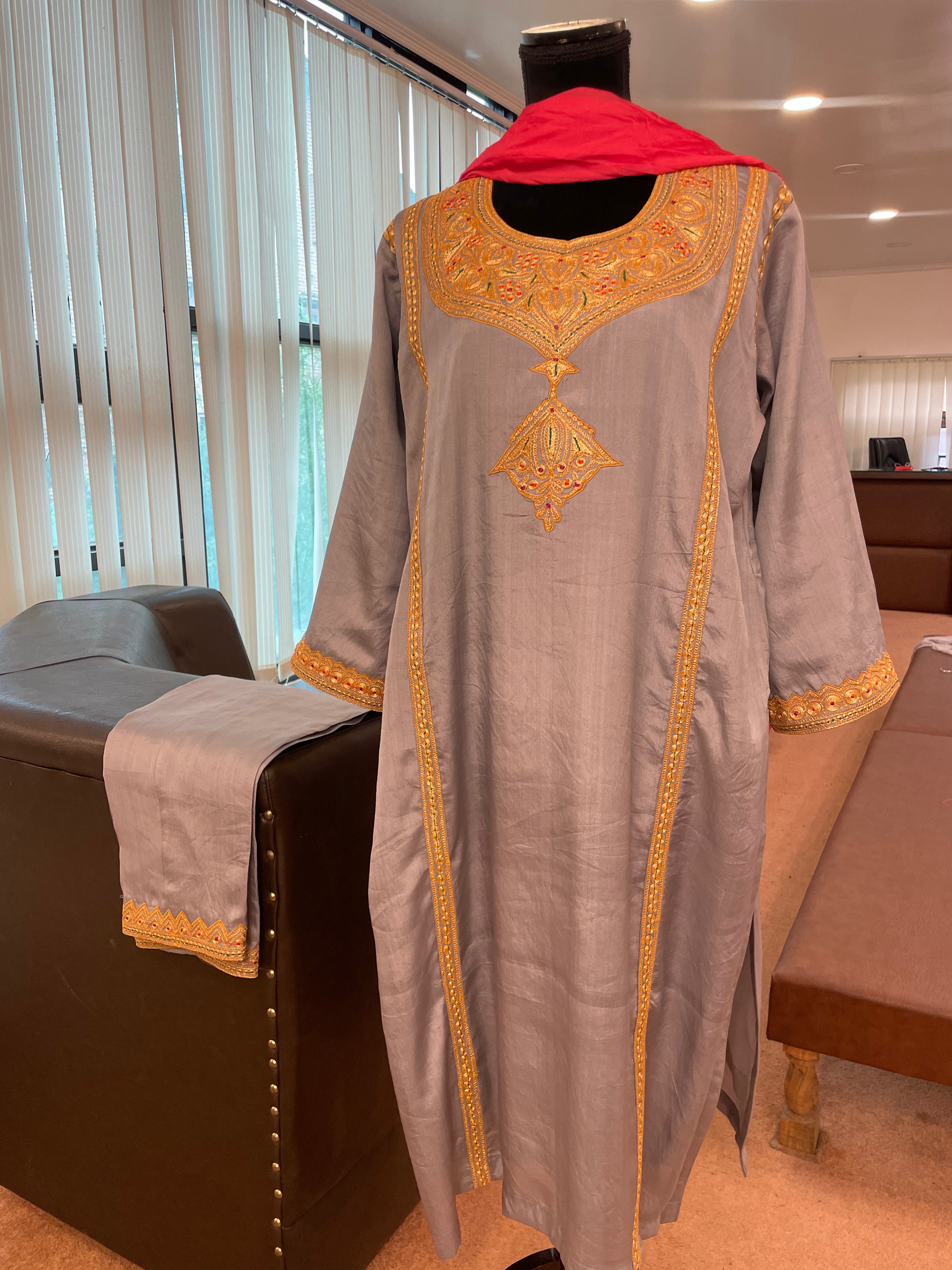 Puresilk tilla kurta set Mtks359