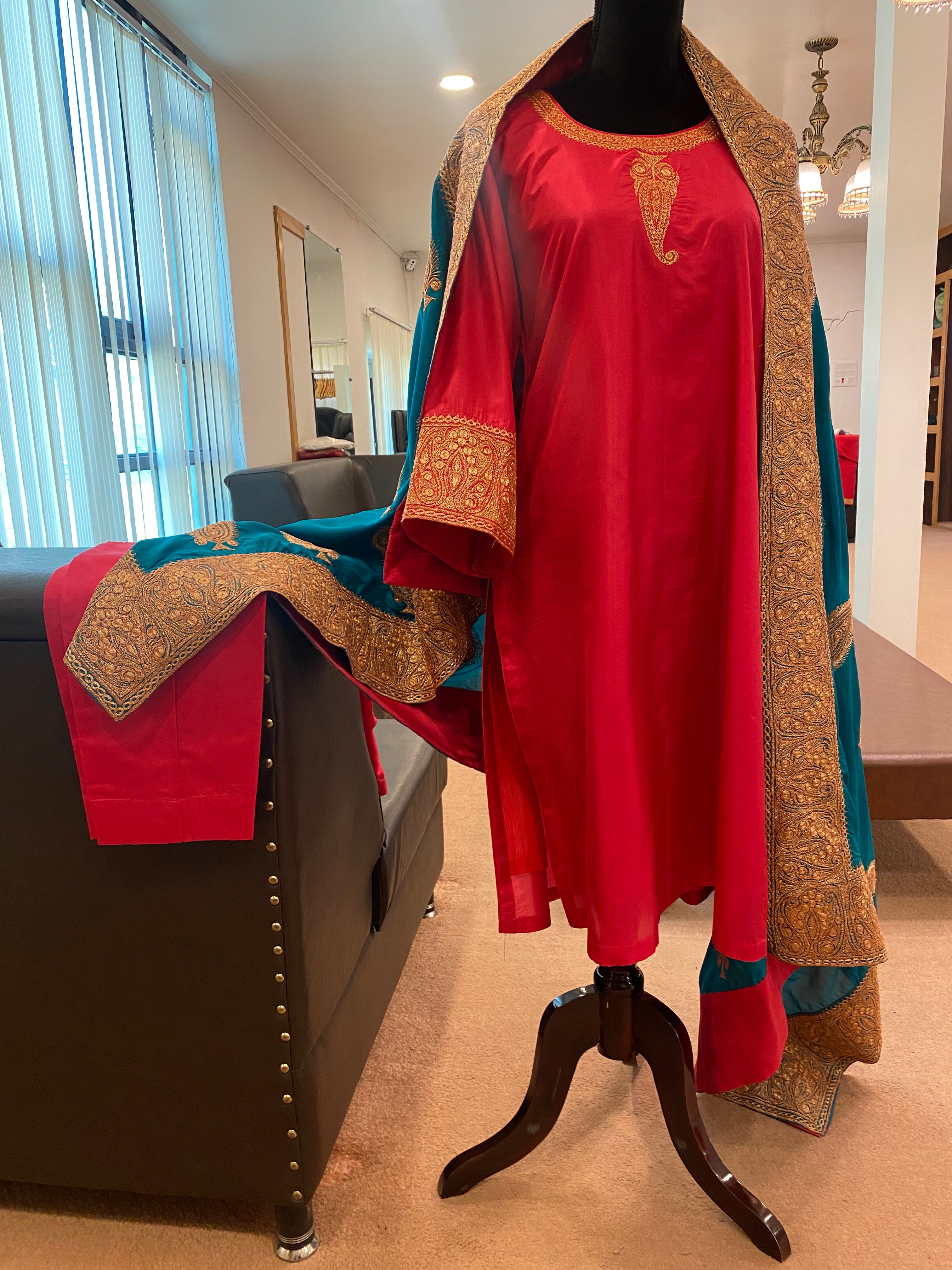 Kashmiri Machinetilla 3 piece suit MTKS001