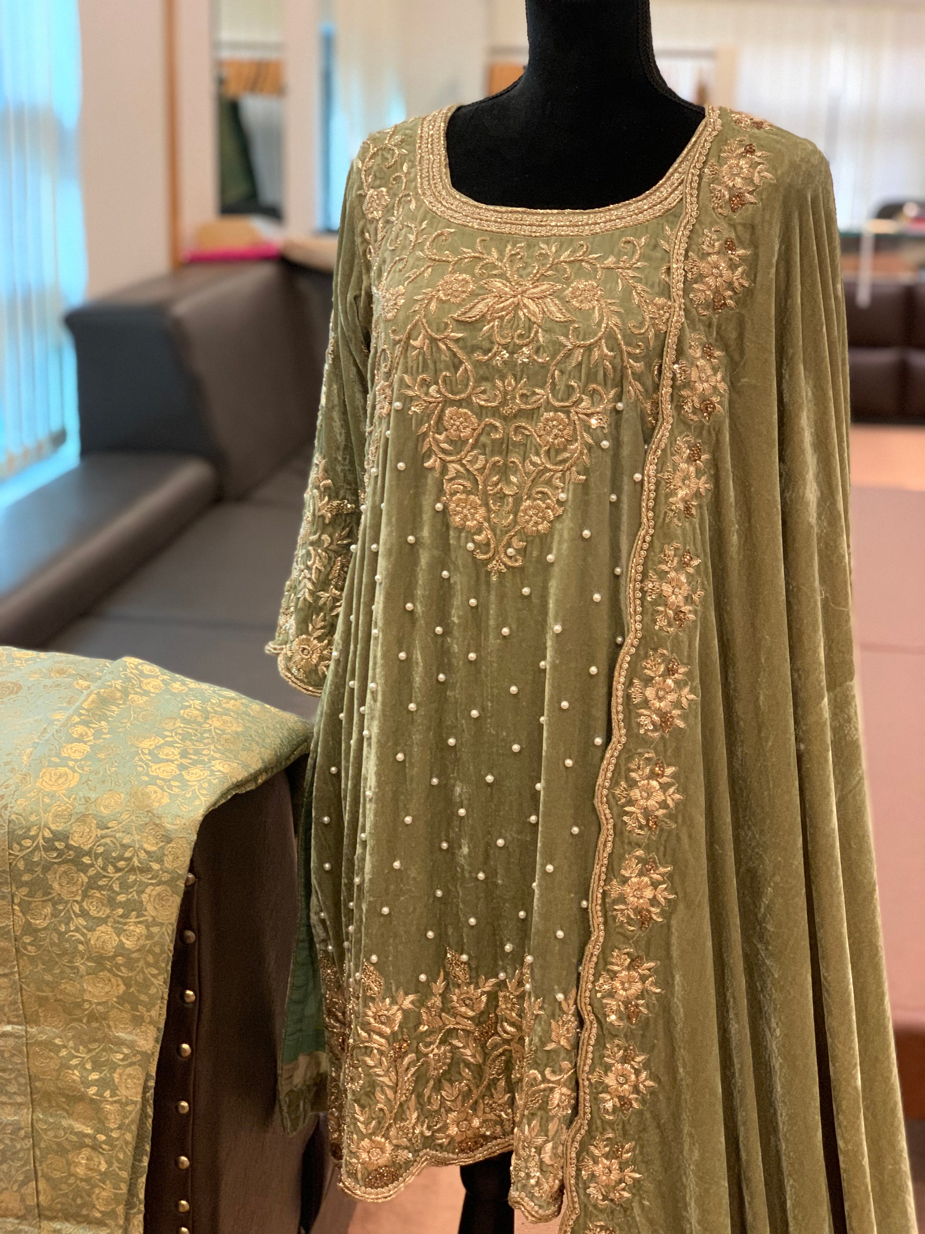 Handembroidered dress 3pc stitched