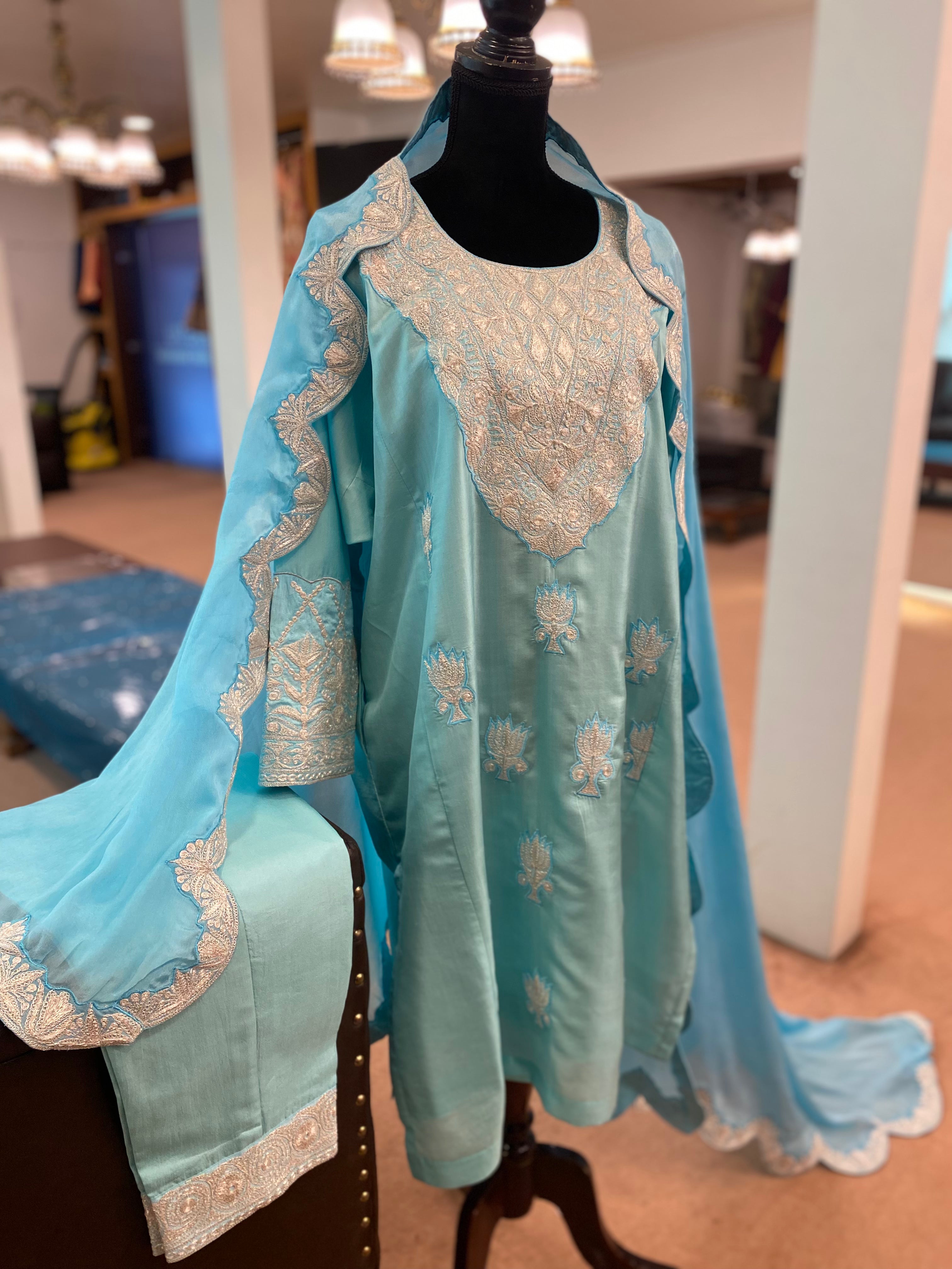 Pure silk pheran set 3pc stitched. MTKS163