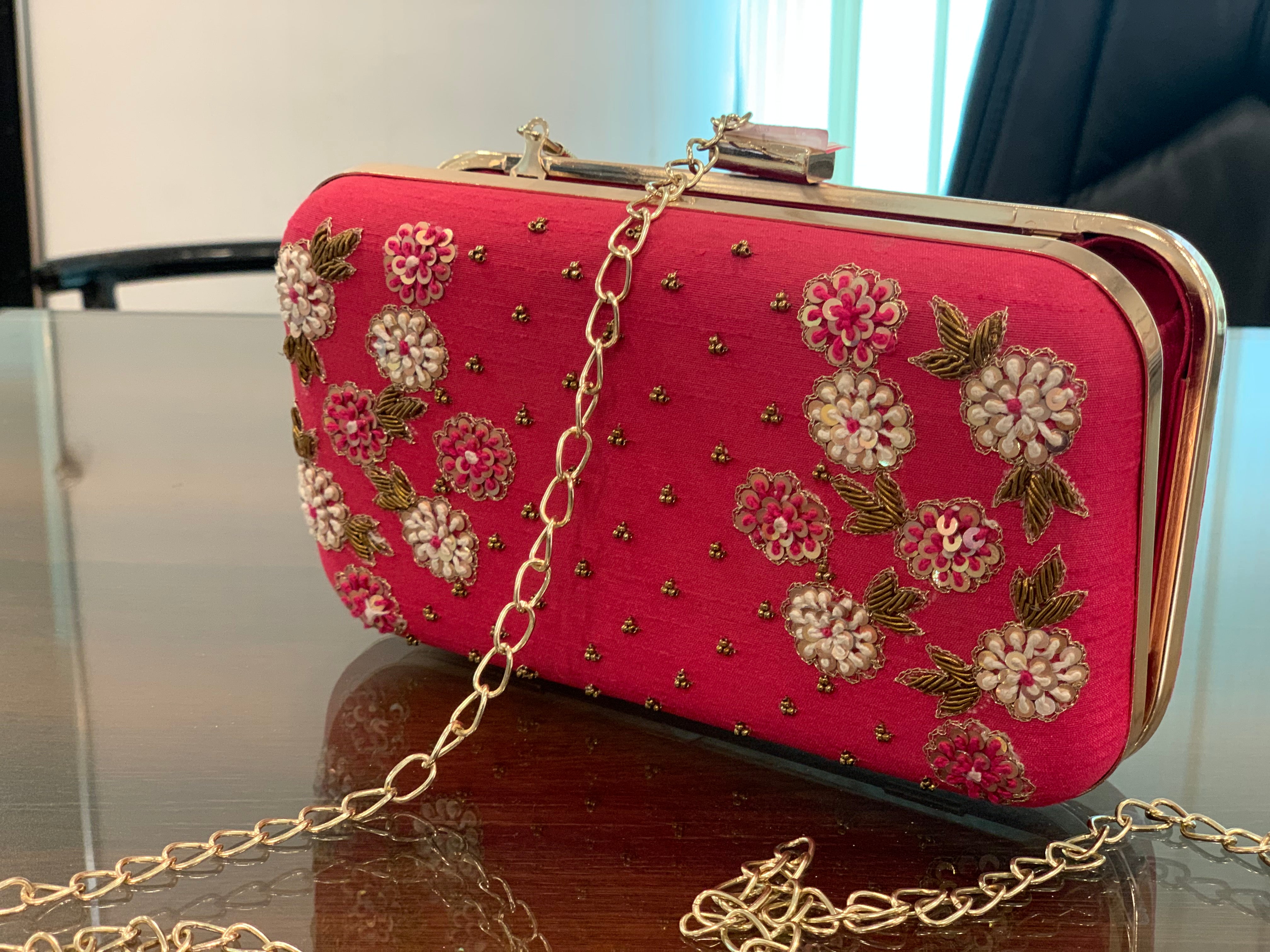 Embroidered clutch - Pastau