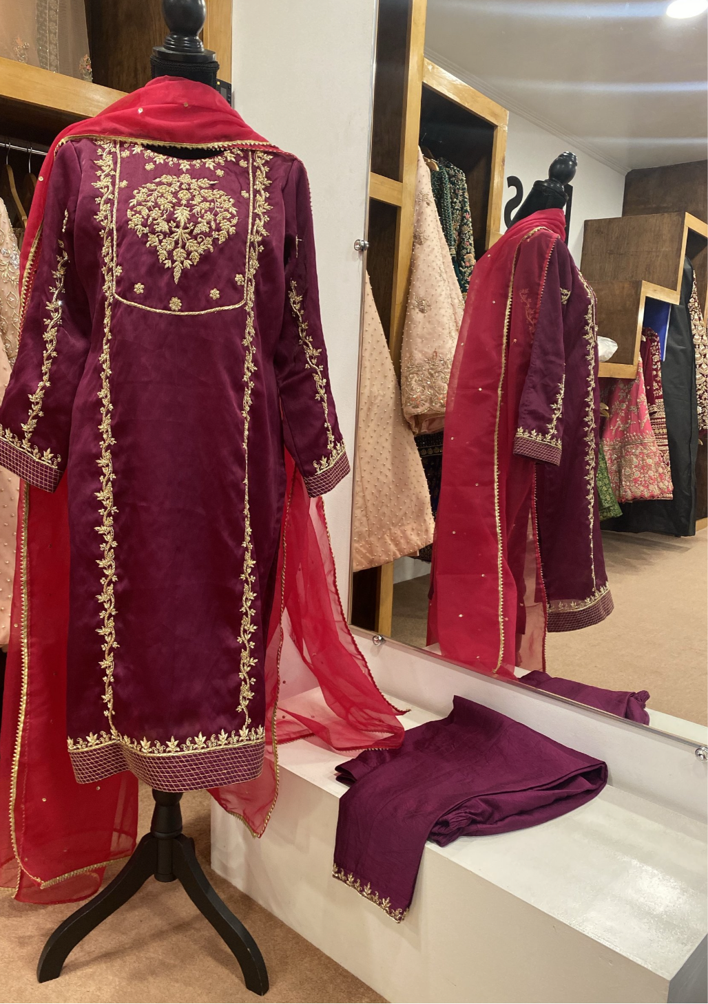 Handembroidered ensemble - Pastau