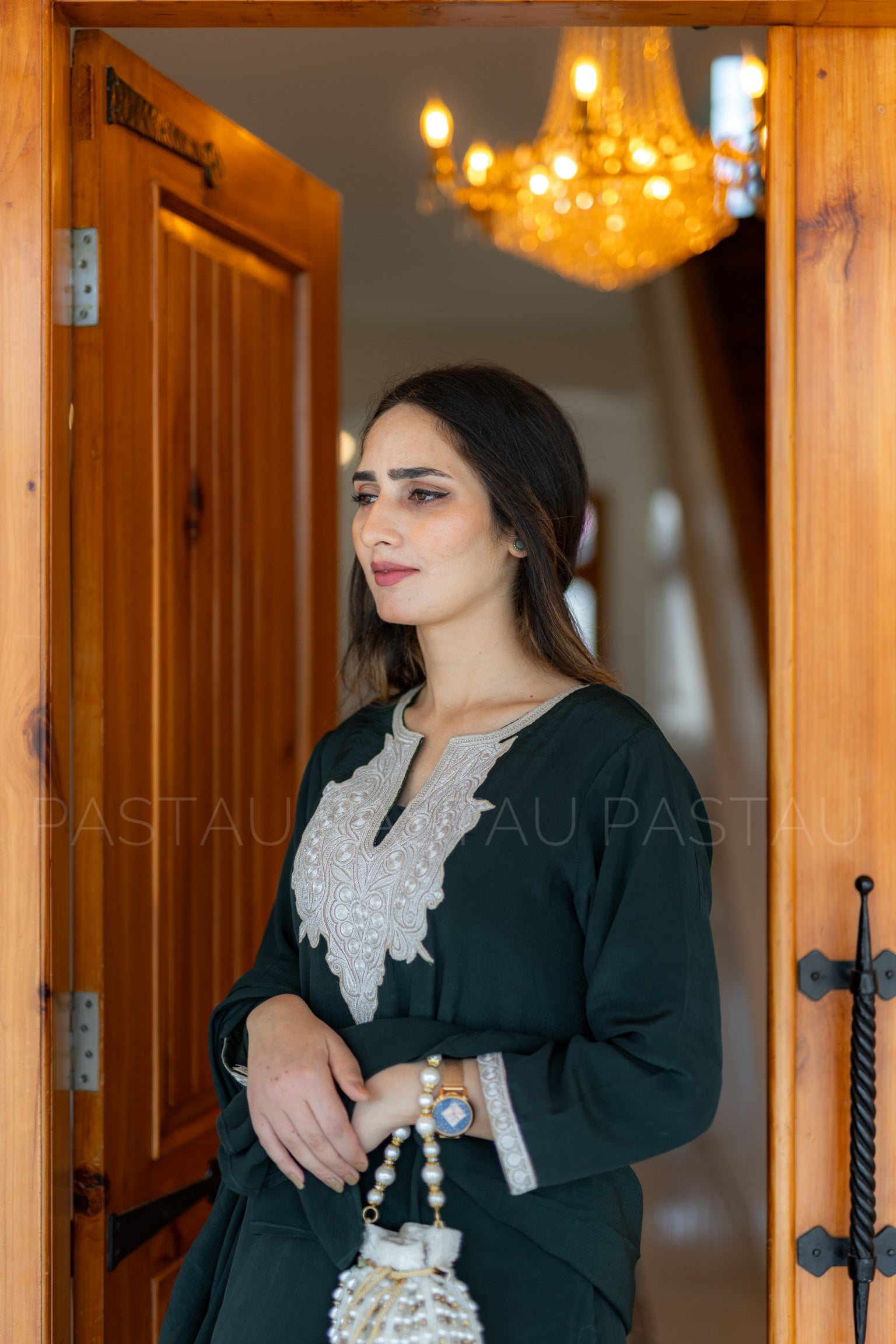 Hand Tilla crepe 3pc suit stitched