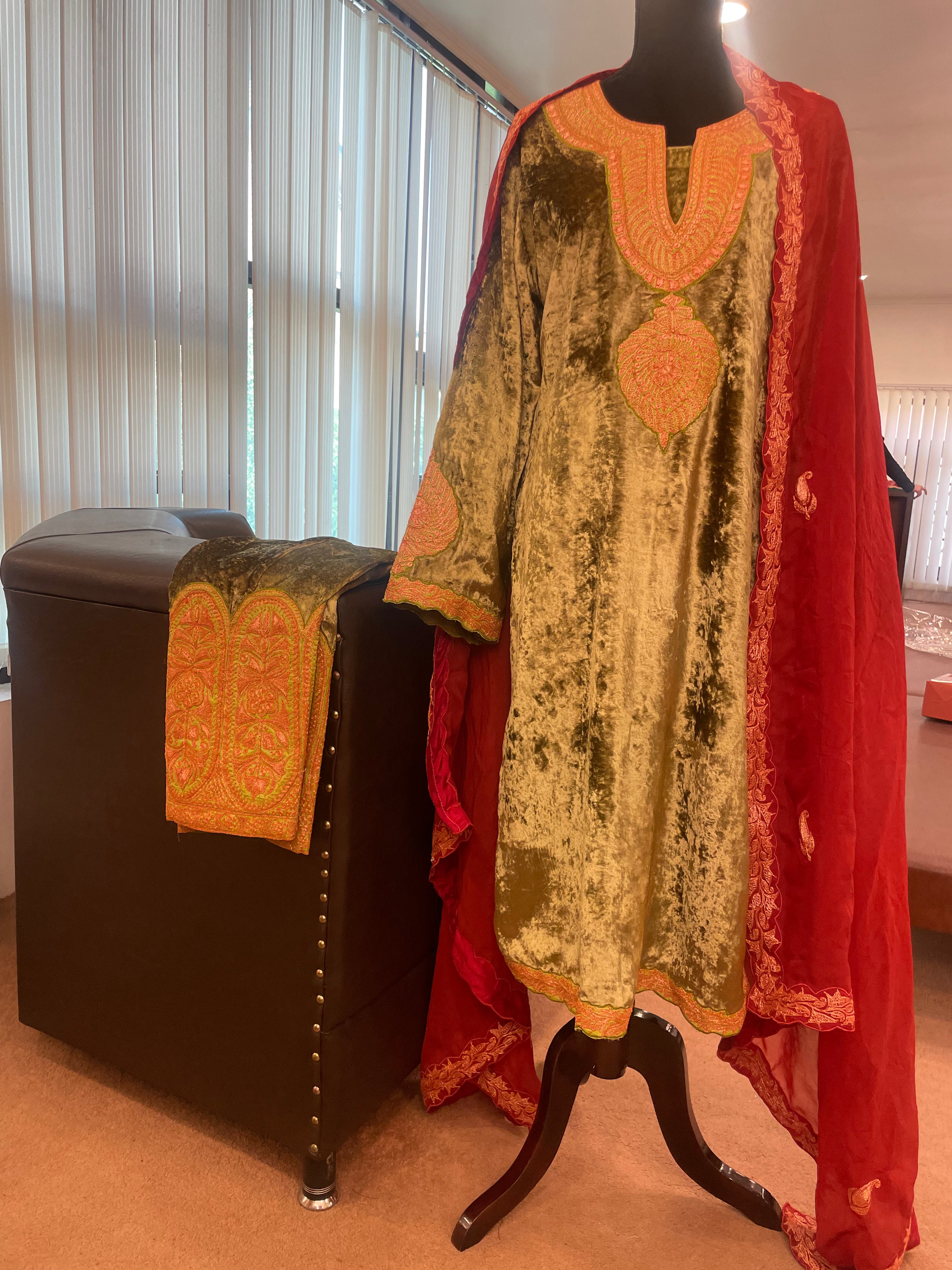 Kashmiri tilla kurta set