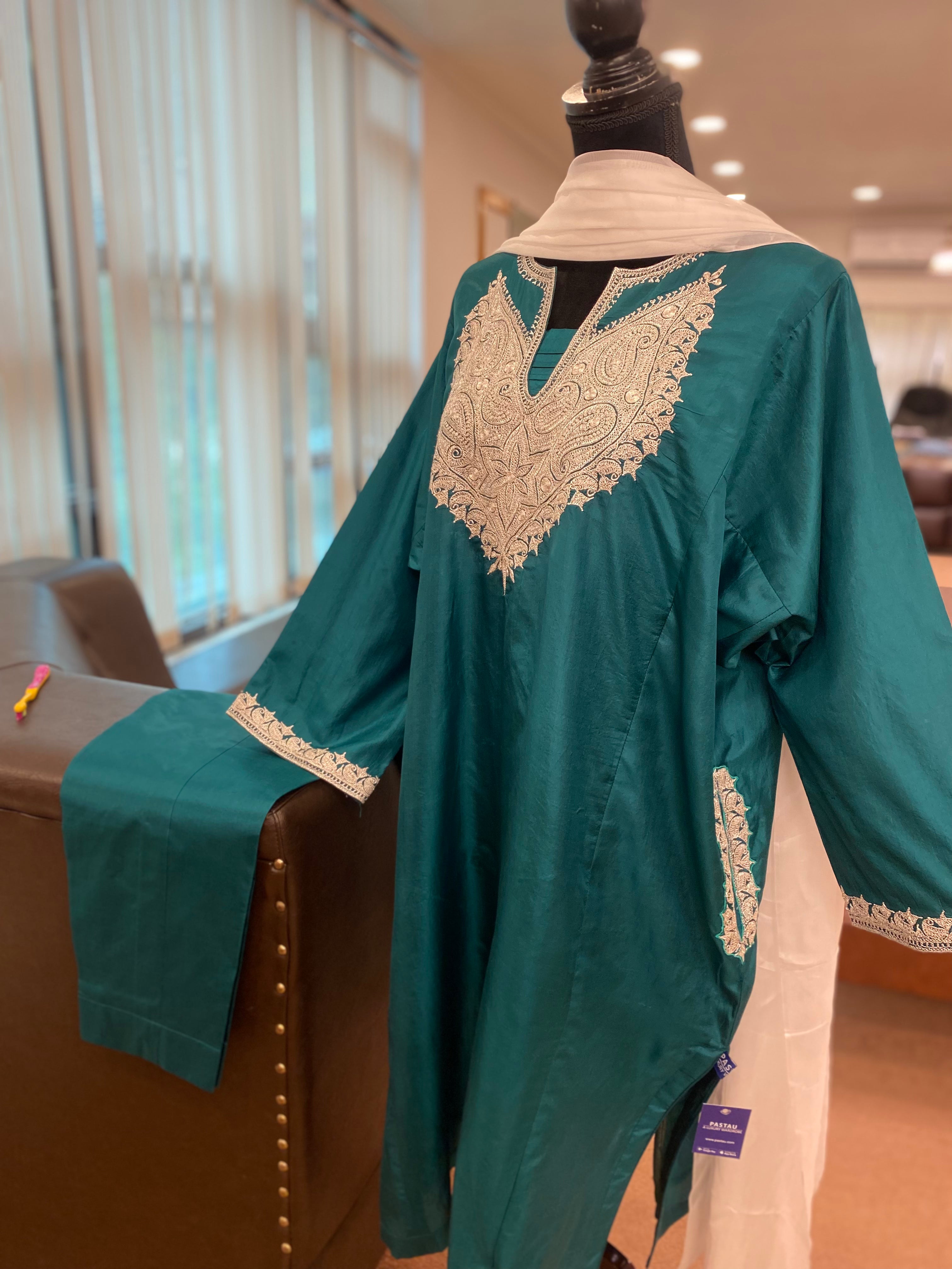 Hand tilla Pheran set 3pc stitched