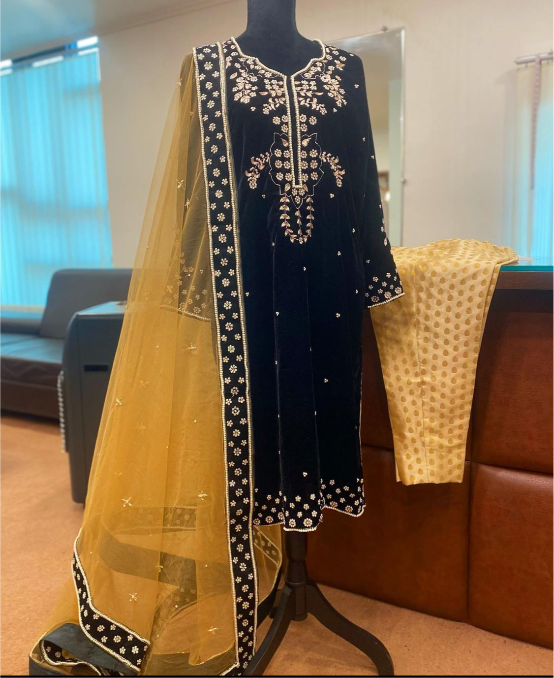 Handembroidered 3 pc suit - Pastau