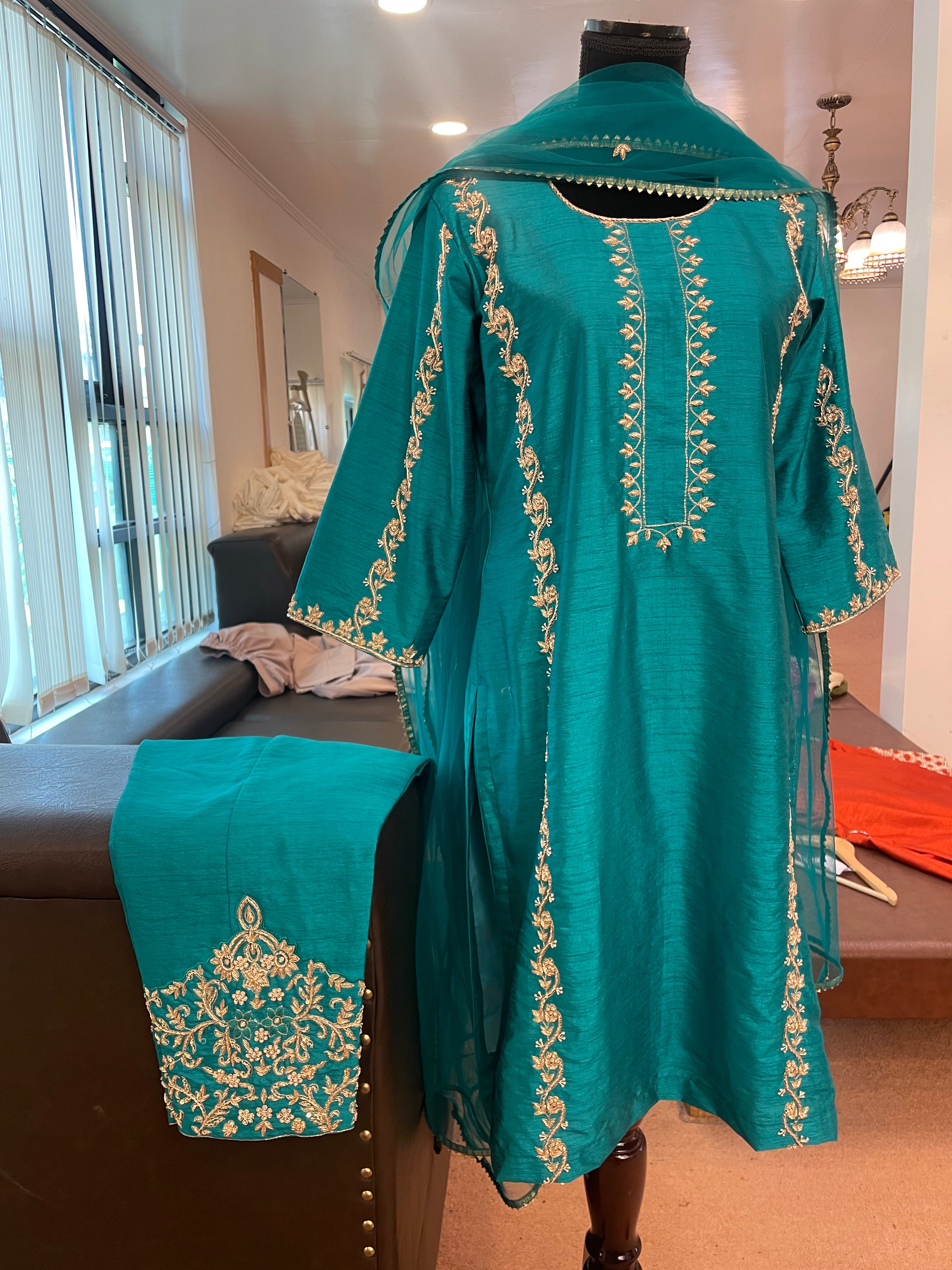 Teal Handembroidered kurta set 3 pc.