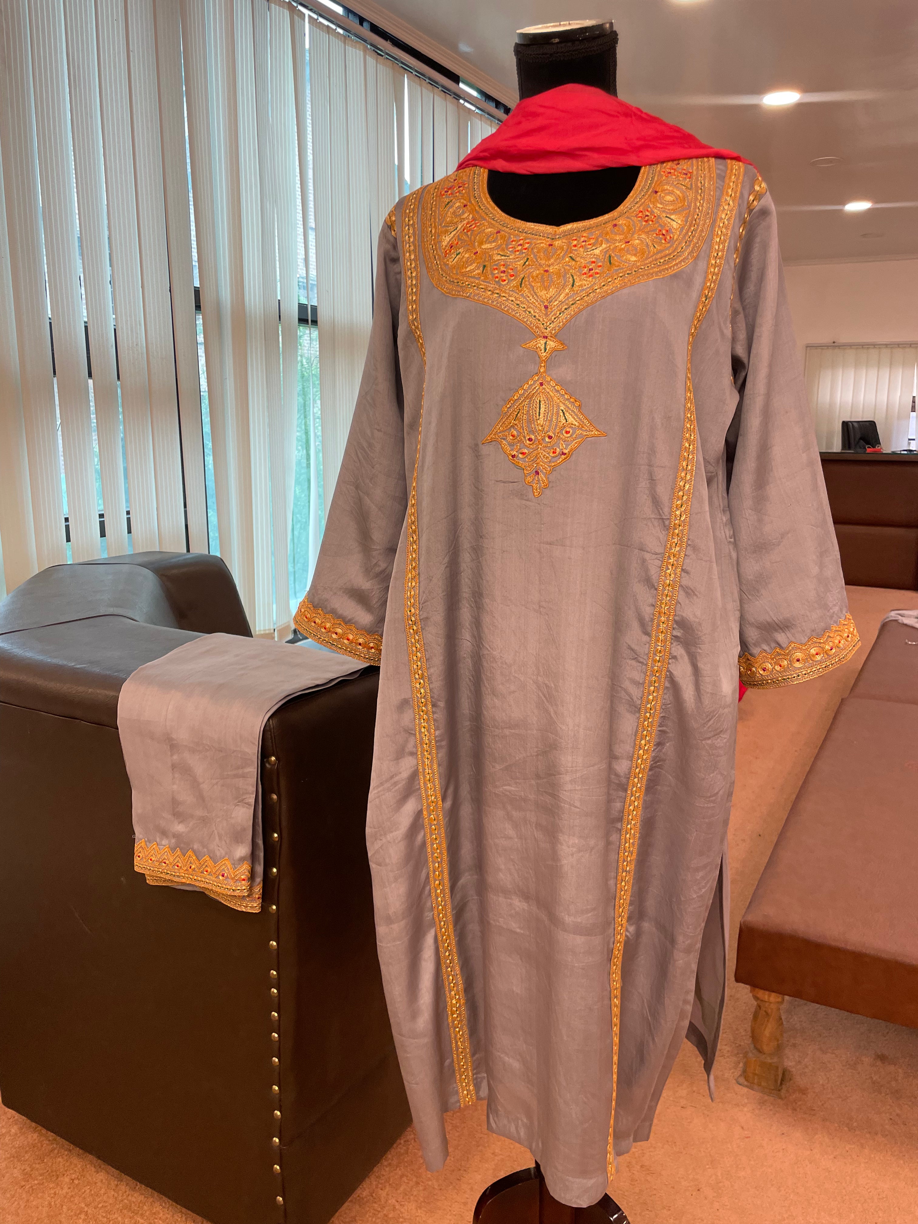 Puresilk tilla kurta set Mtks359