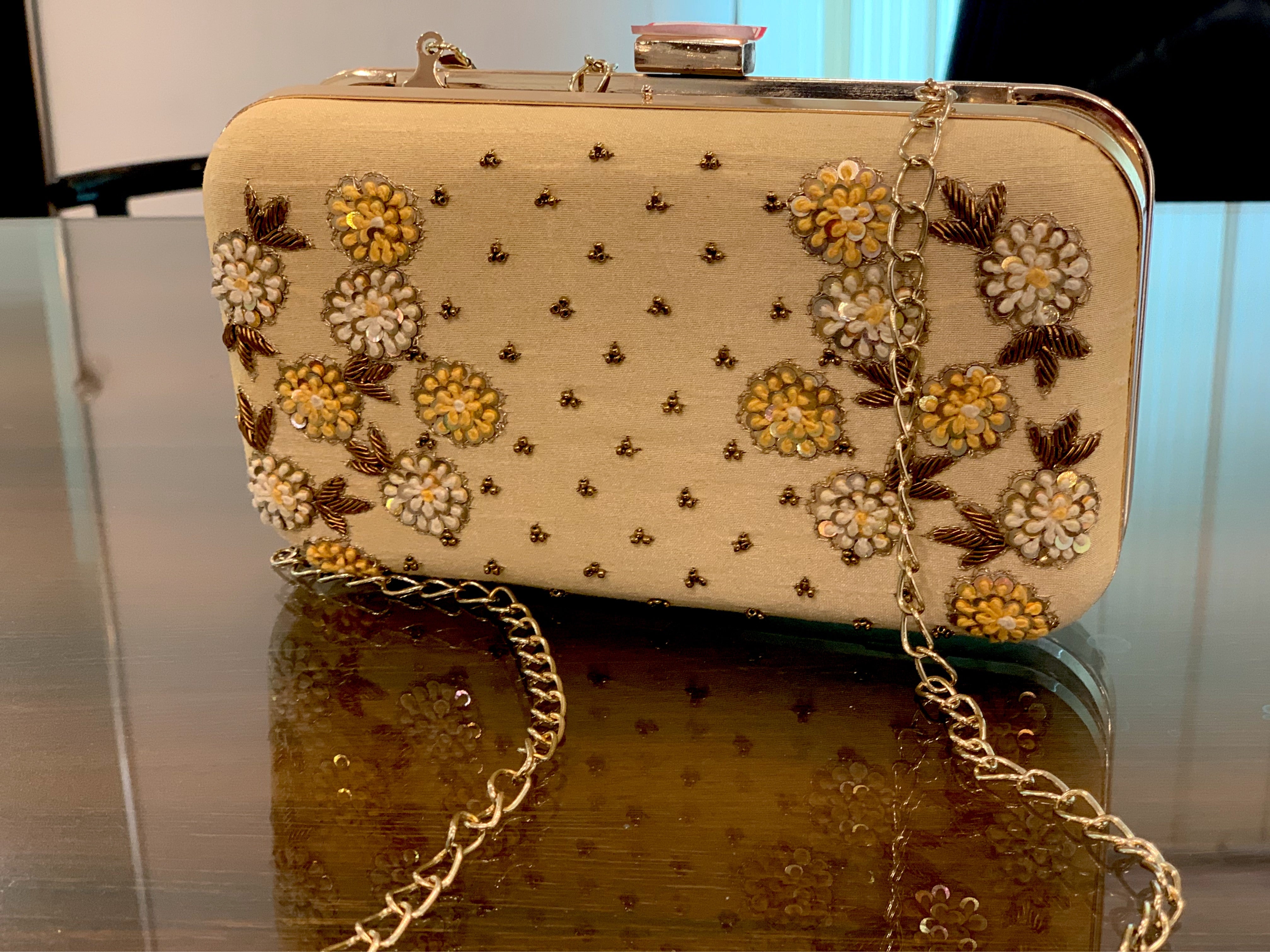 Embroidered Clutch - Pastau