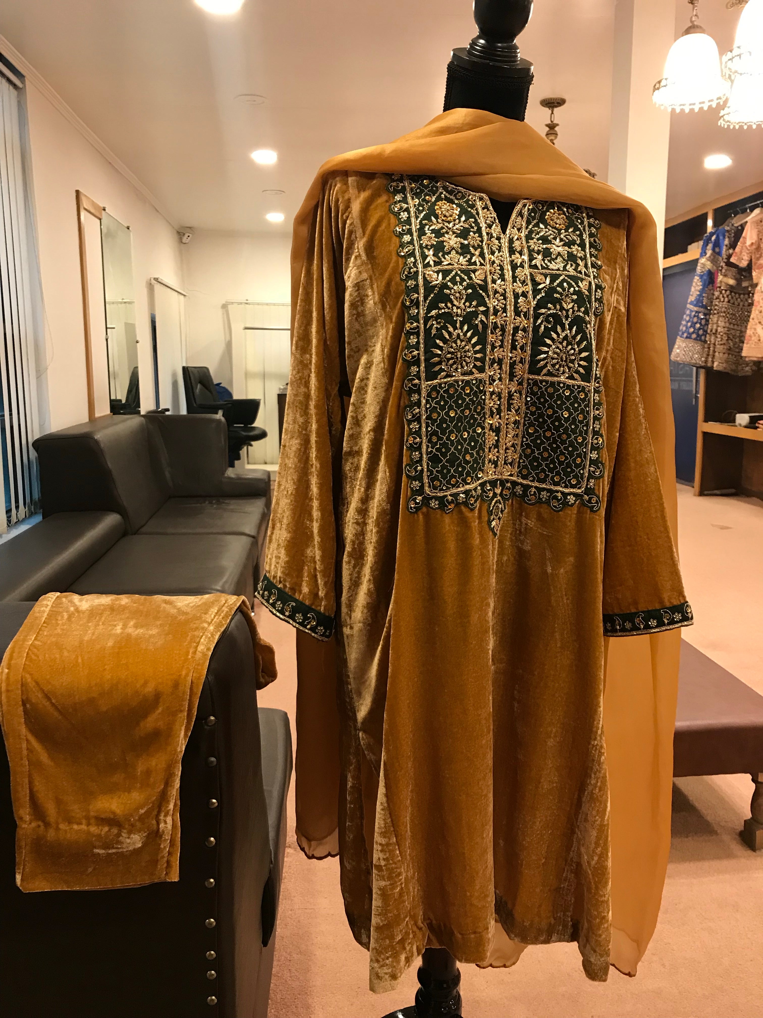 Handembroidered pheran set 3pc