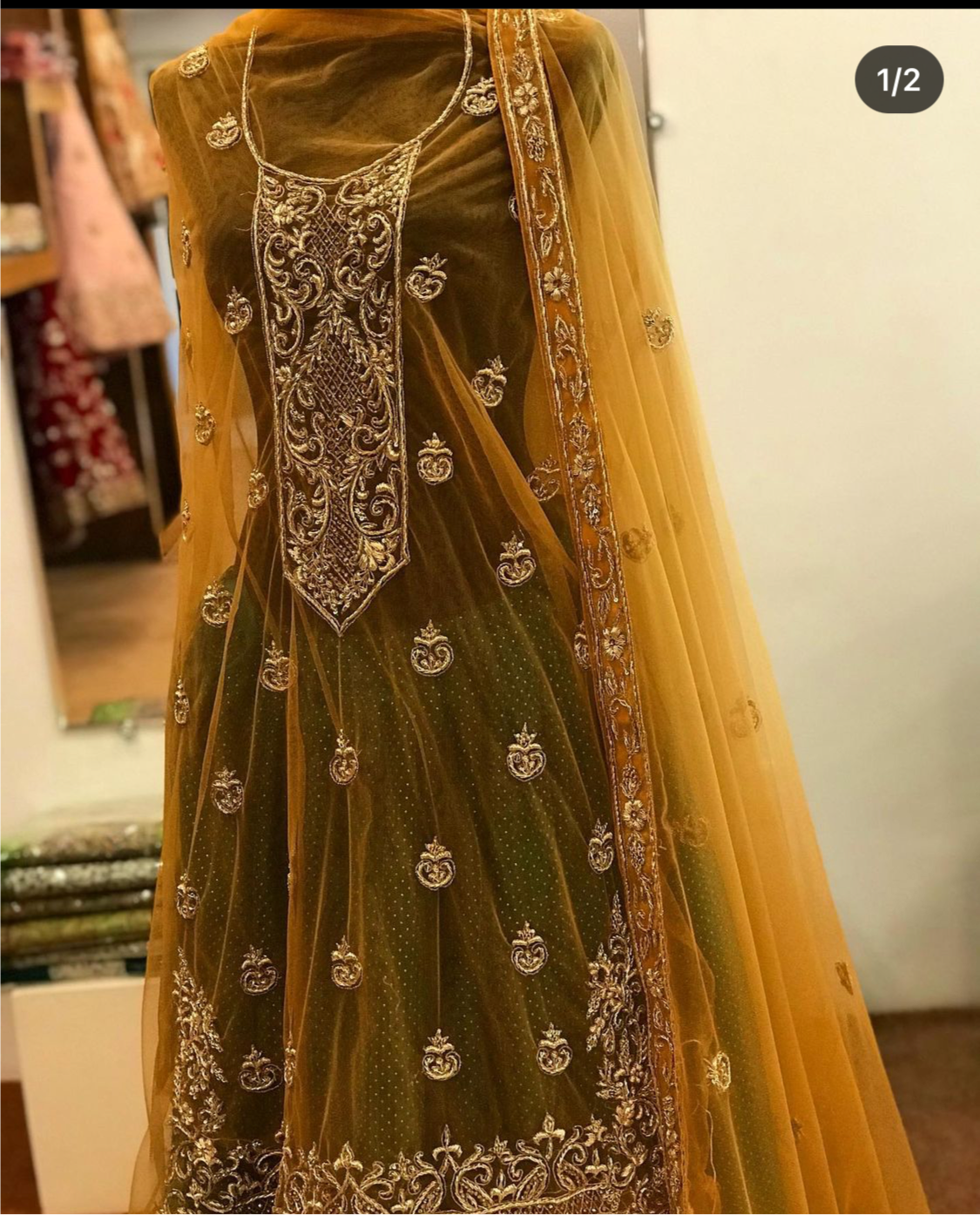 Handembroidered Suit - Pastau