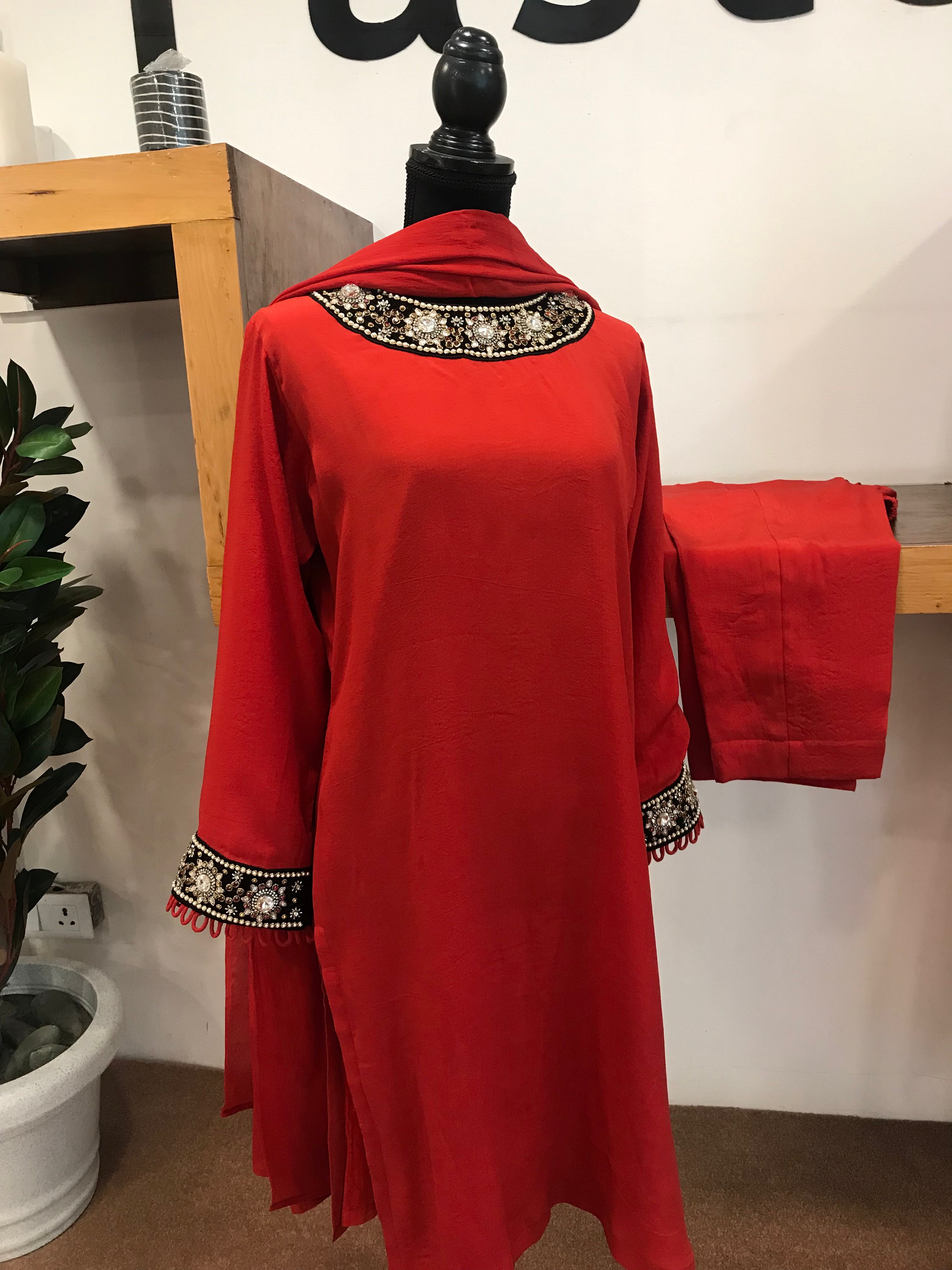 Hand embroidered Crepe kurta set 3pc stitched