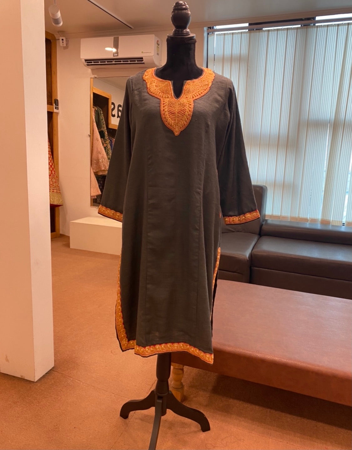 Pure pashmina wool Blend pheran with Hand Tilla