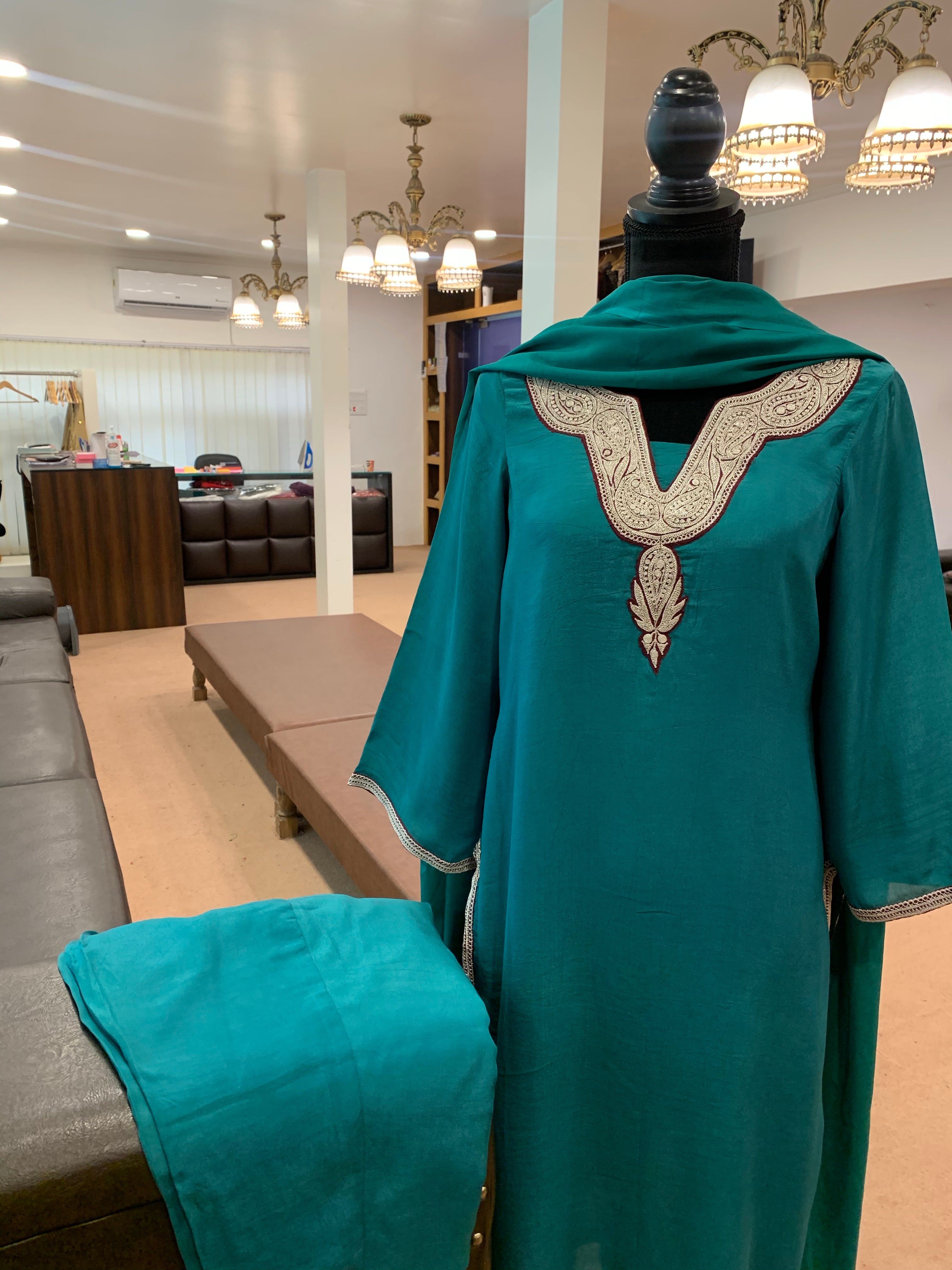 Hand Tilla crepe 3 pc suit stitched