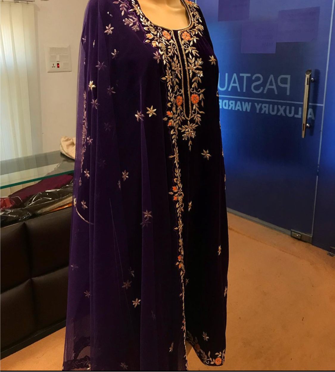 Hand embroidered dress - Pastau