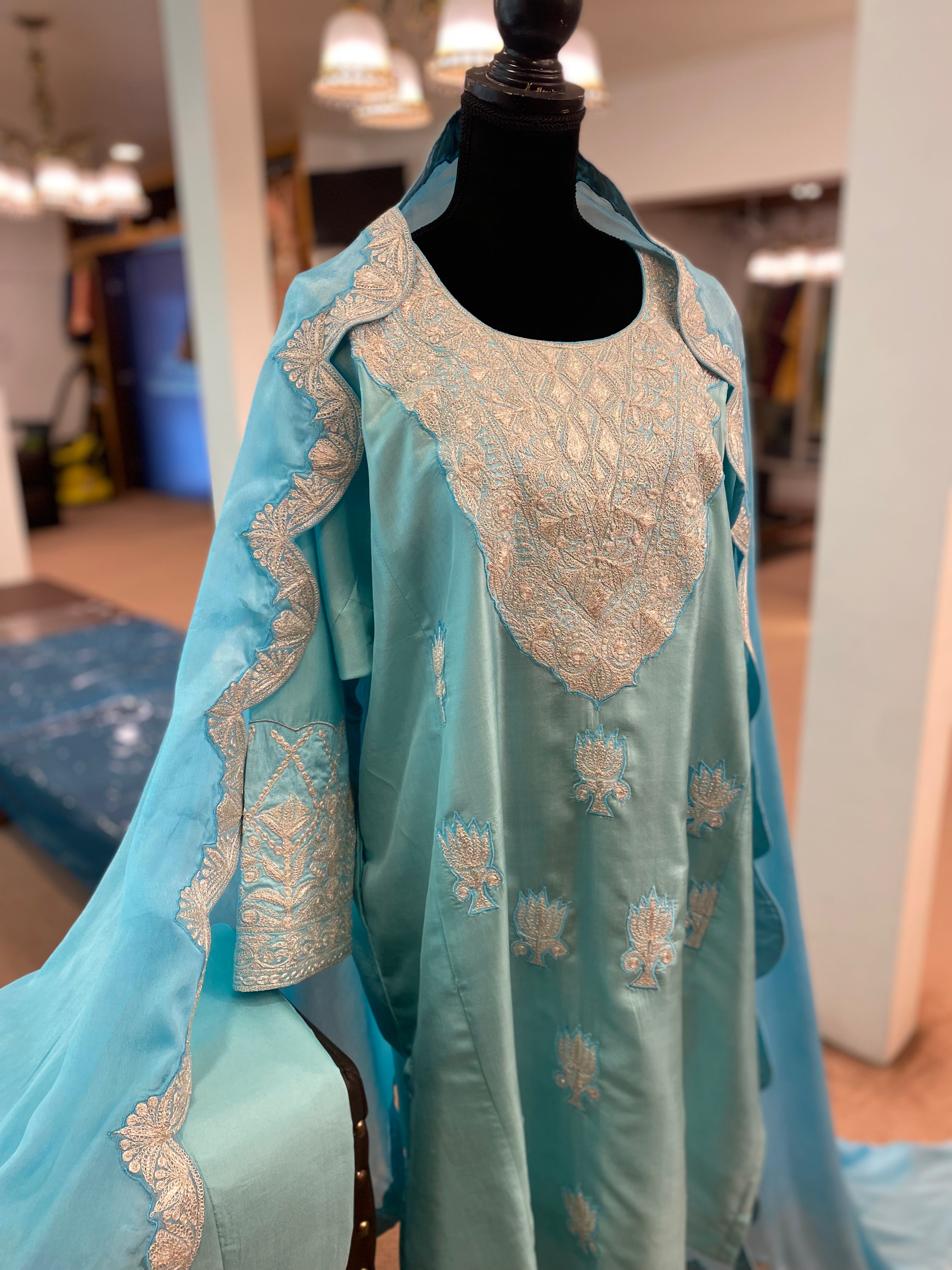 Pure silk pheran set 3pc stitched. MTKS163