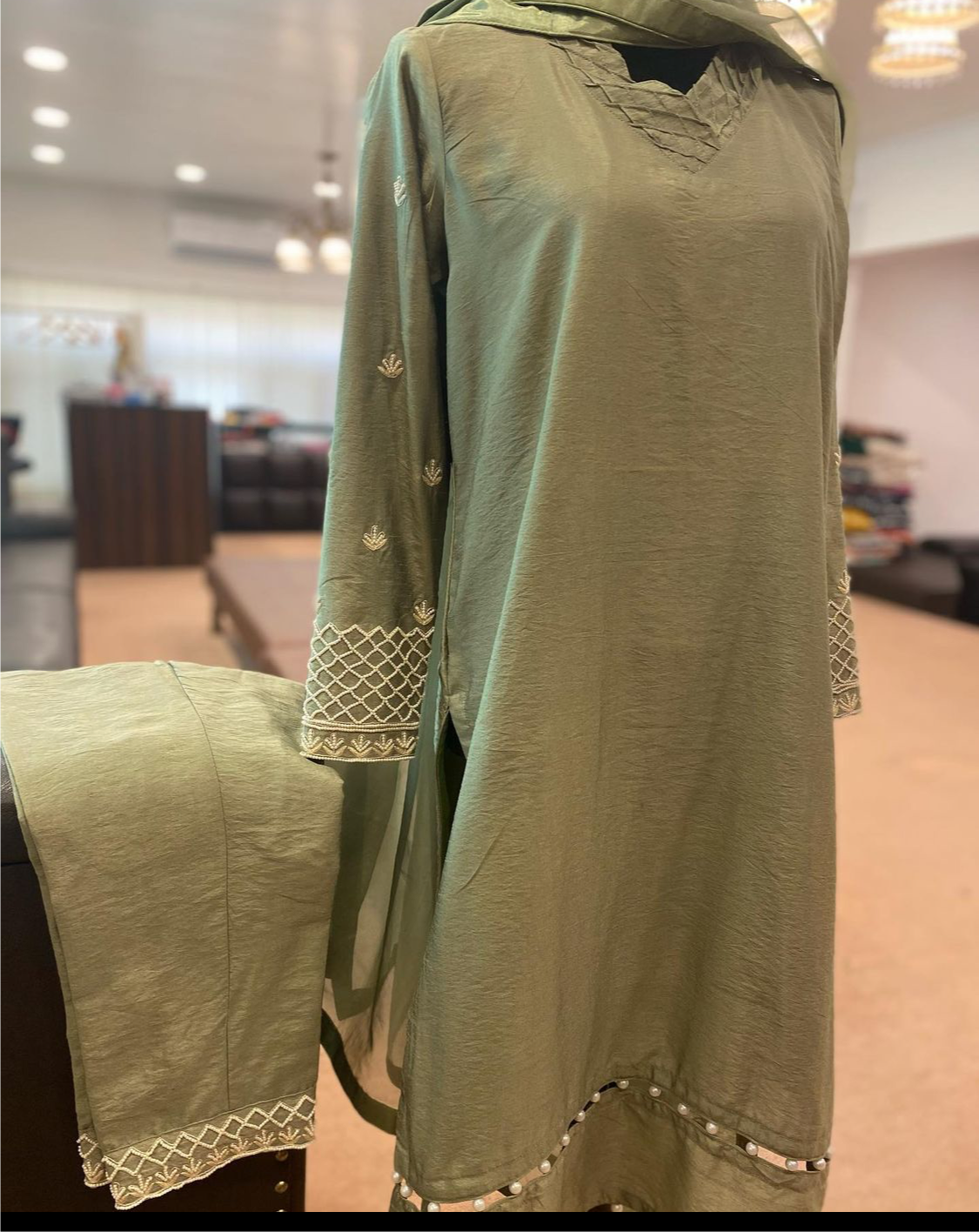 Hand embroidered dress - Pastau